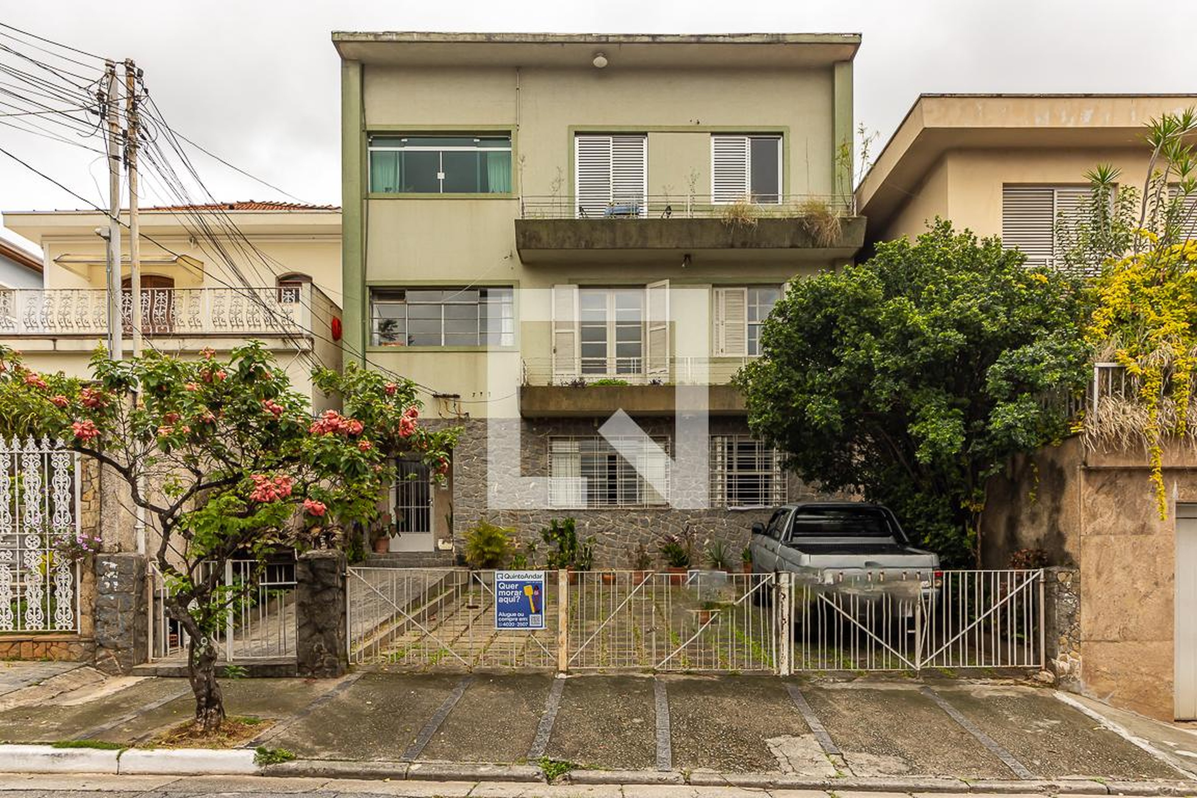 Fachada Condomínio em Rua Guajurus, 183