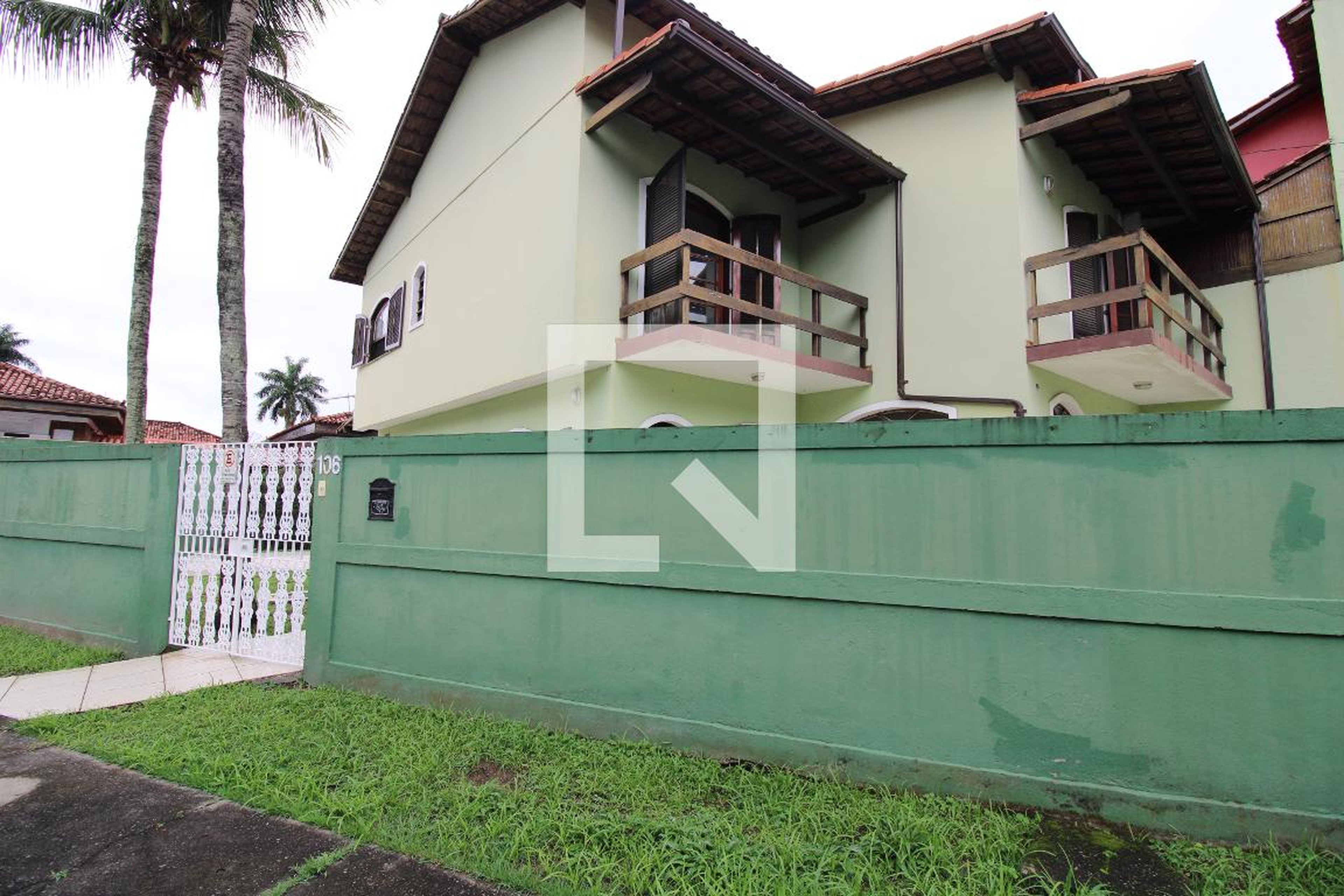 Fachada Condomínio em Rua Aldo Rangel de Carvalho, 106