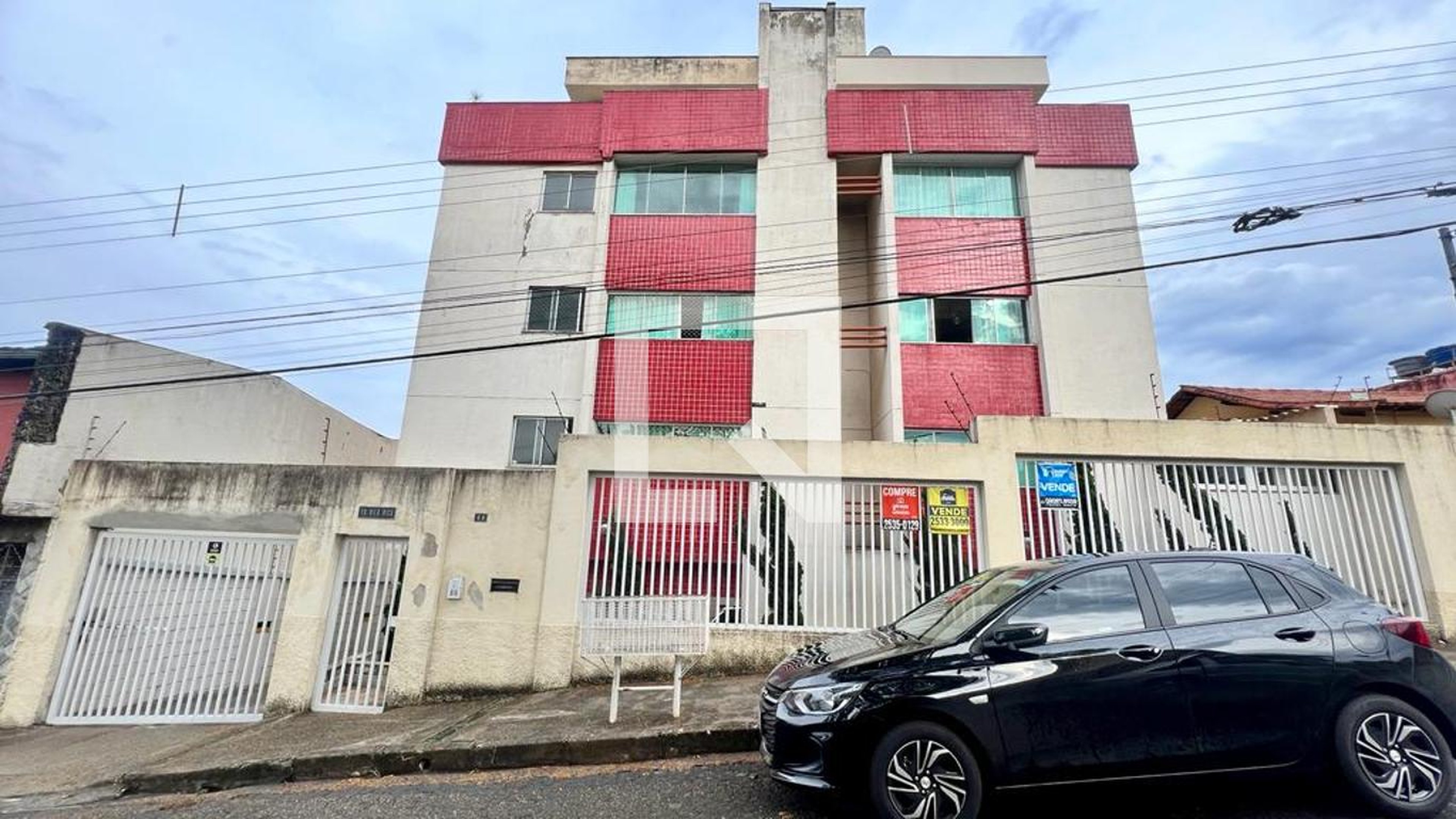 Fachada Condomínio em Rua Estrela da Esperança, 46