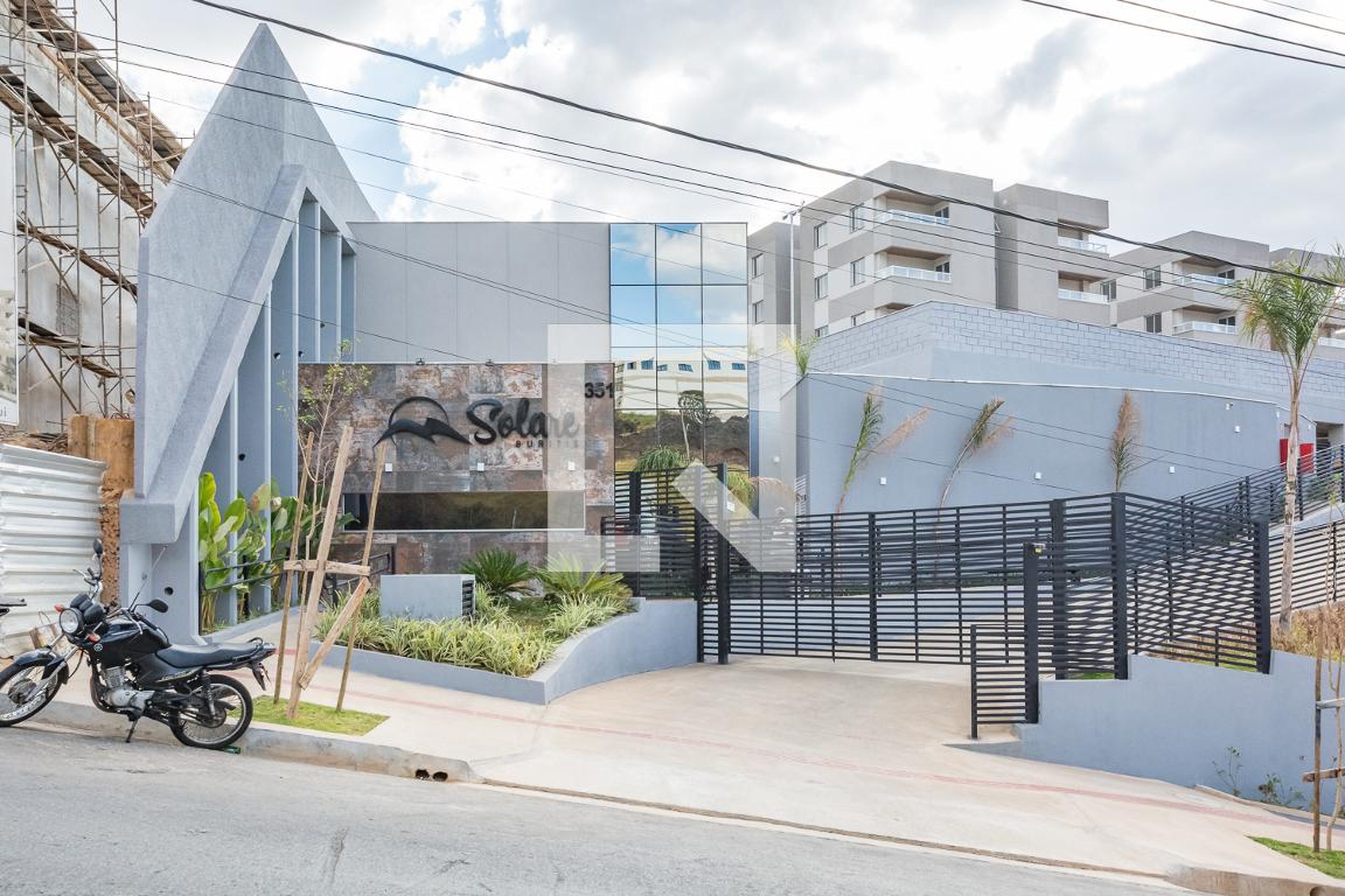 Fachada Condomínio em Rua Rubens Caporali Ribeiro, 315