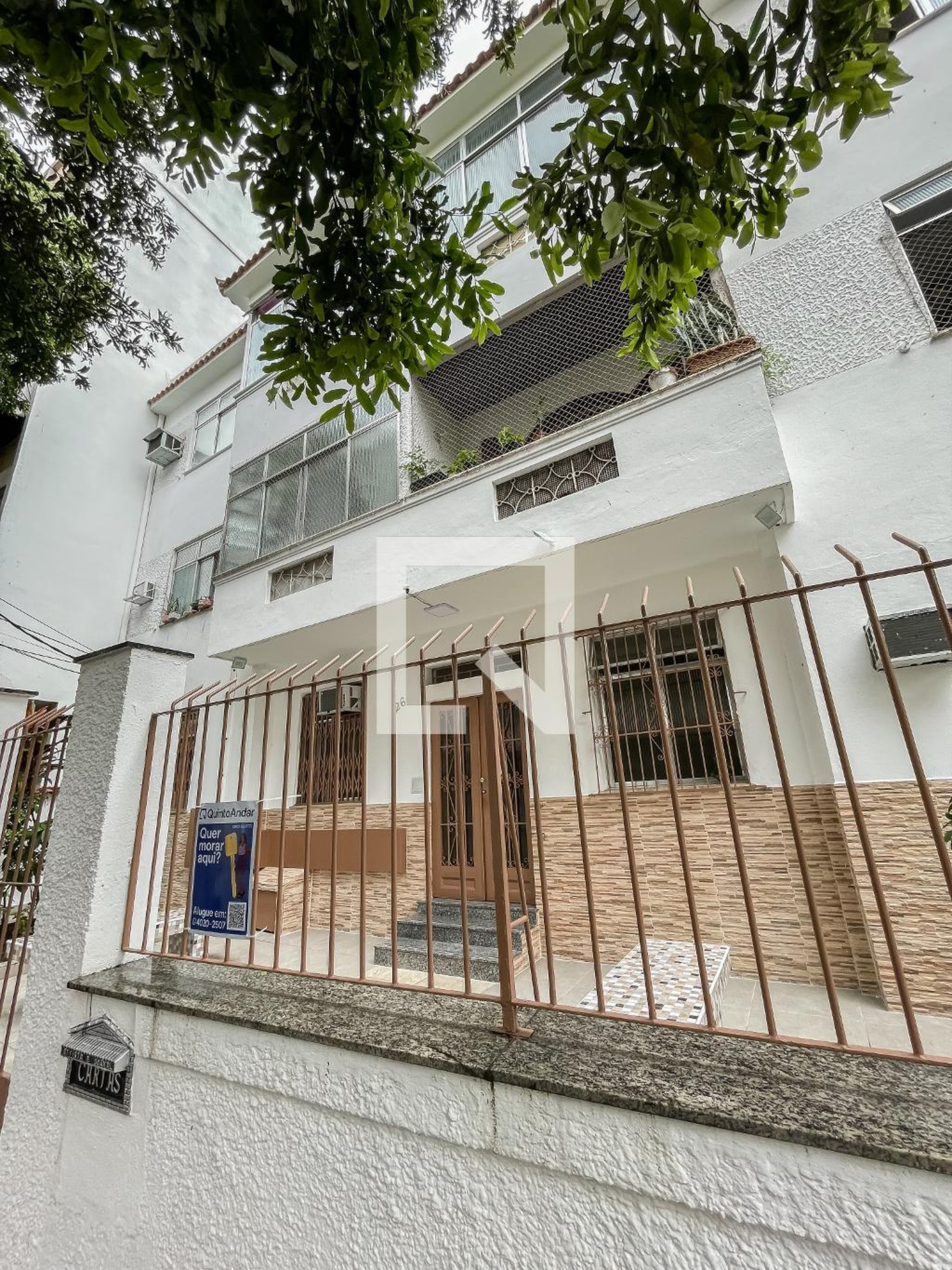 Fachada Condomínio em Rua Tomaz Coelho, 26