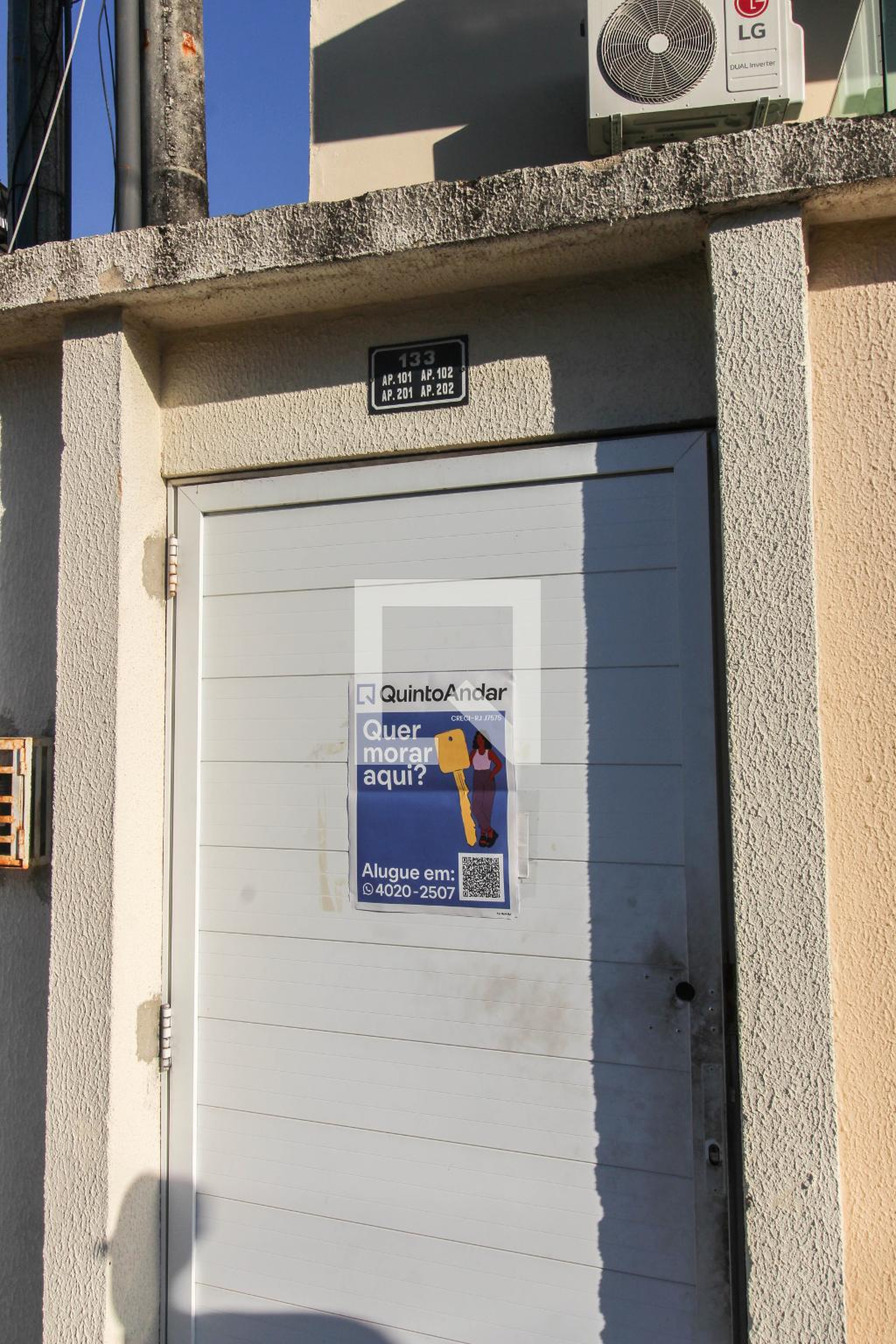 Fachada Condomínio em Rua Tabelião Costa Madeira, 133