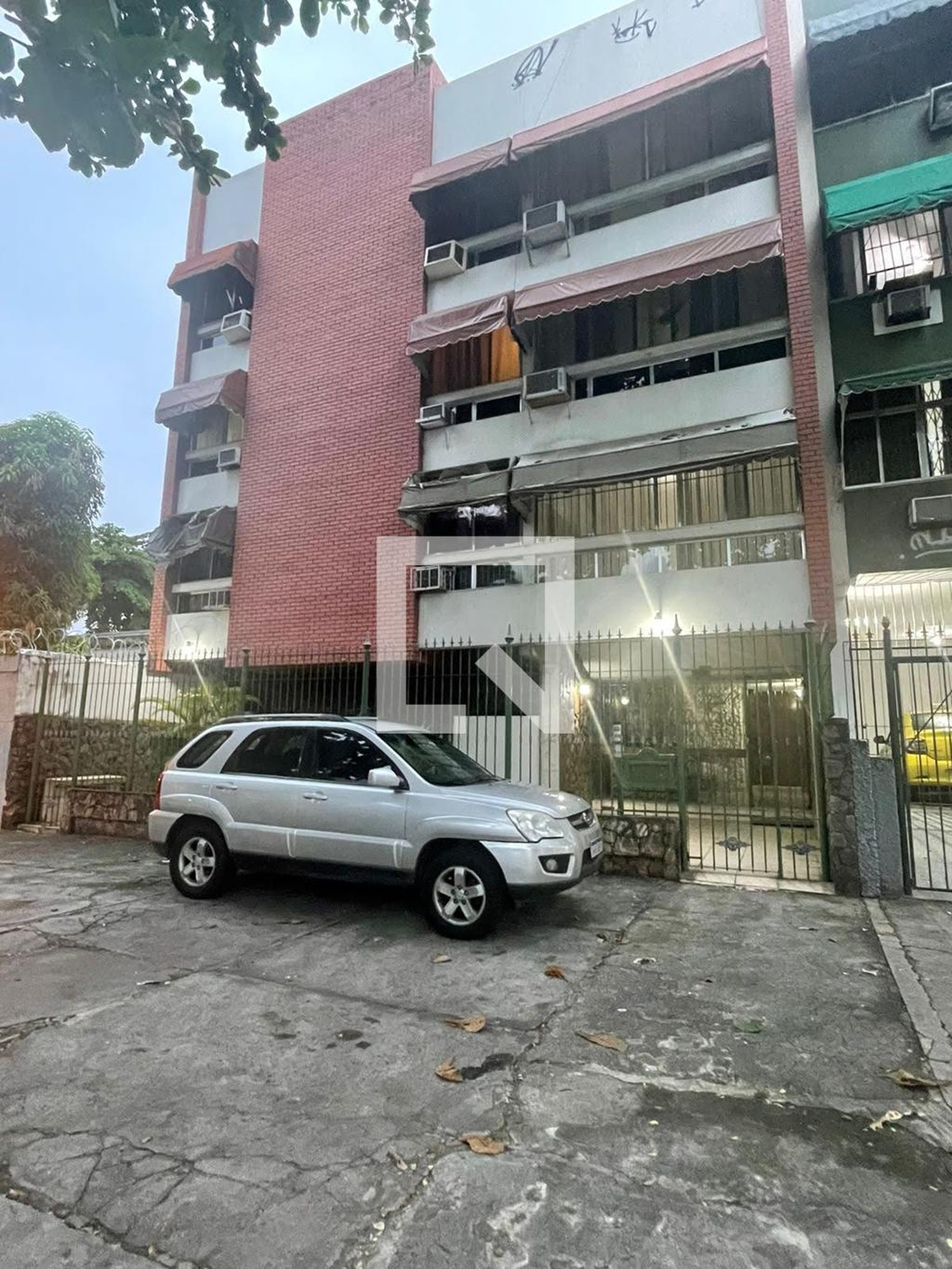 Fachada Condomínio em Estrada Governador Chagas Freitas, 227