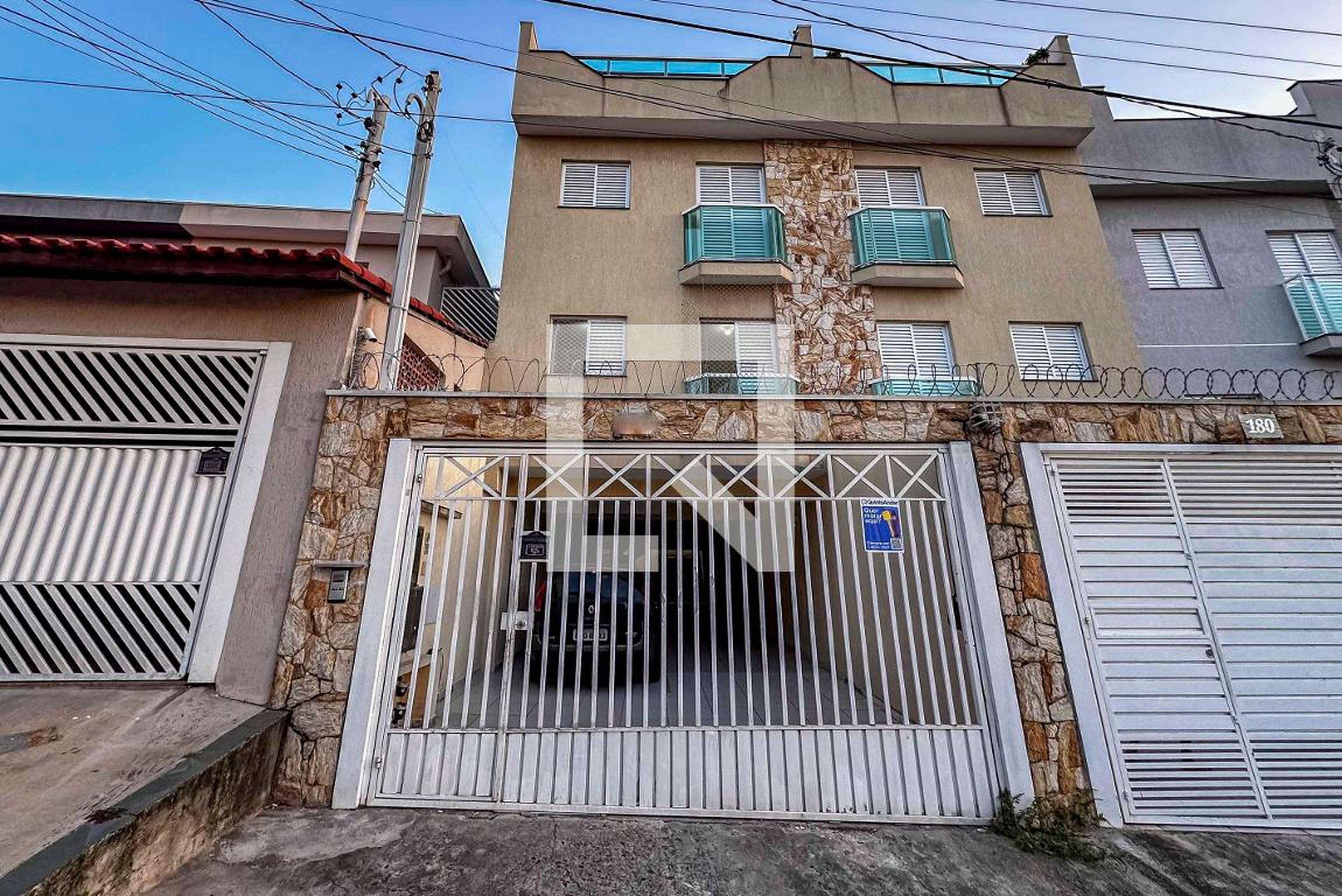 Fachada Condomínio em Rua Agulhas Negras, 190