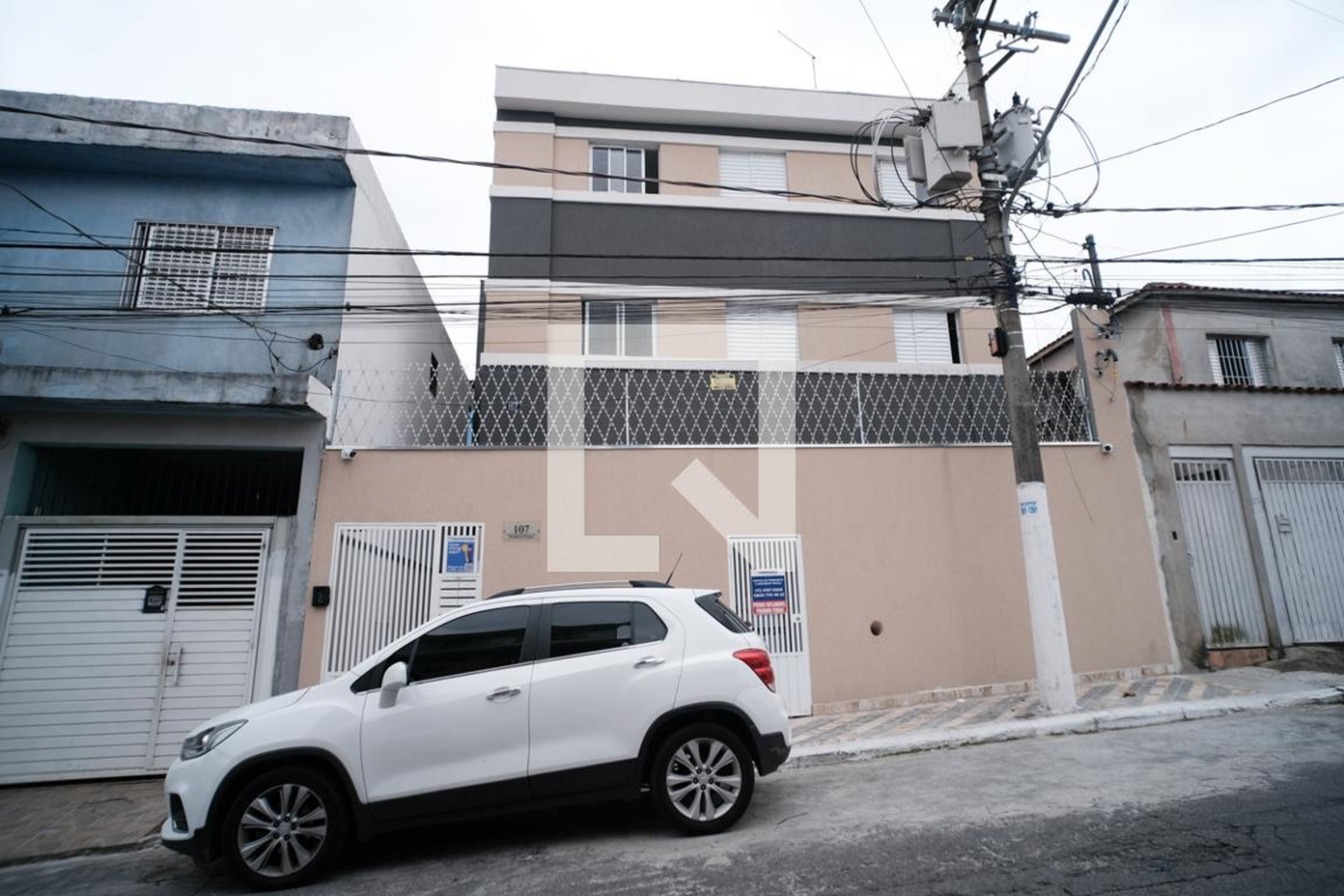 Fachada Condomínio em Rua José Guedes, 107
