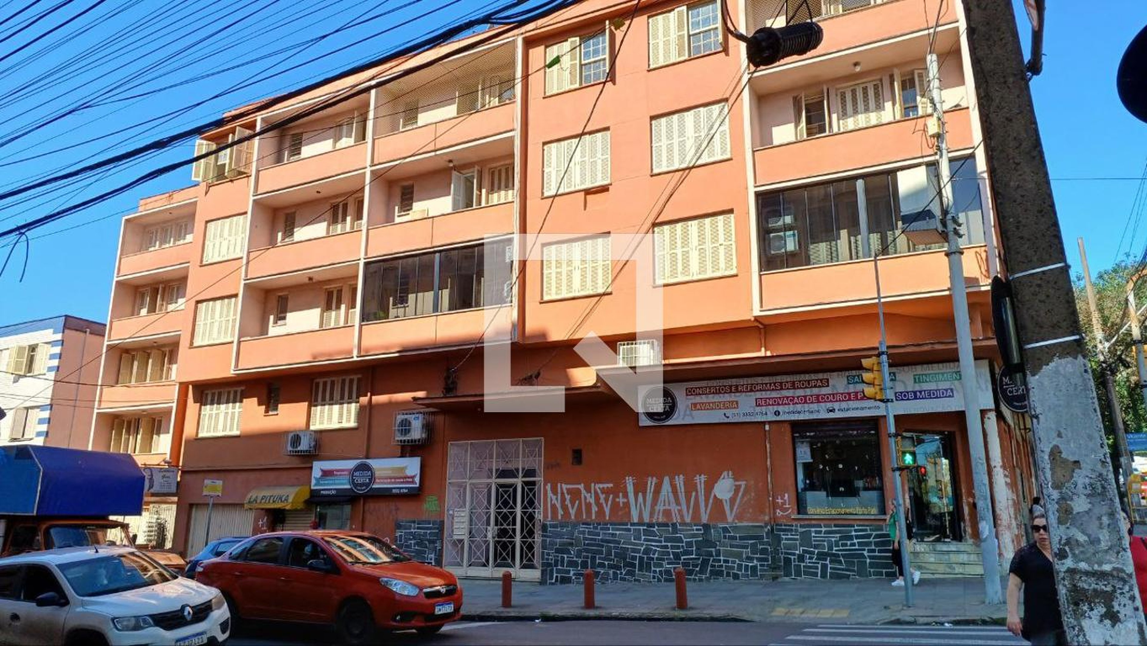 Fachada Condomínio em Rua Vicente da Fontoura, 2509