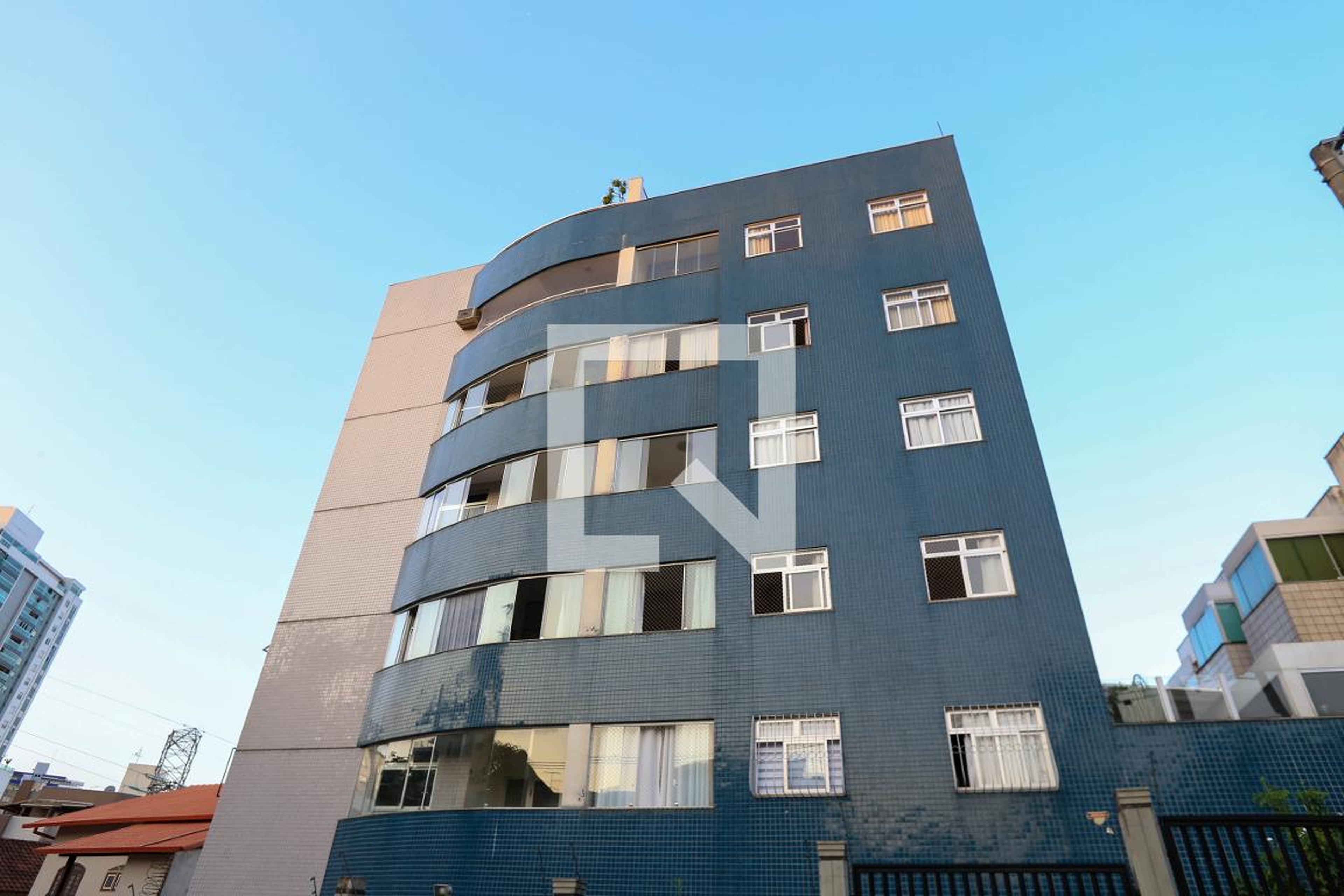 Fachada Condomínio em Rua Joviano Naves, 70