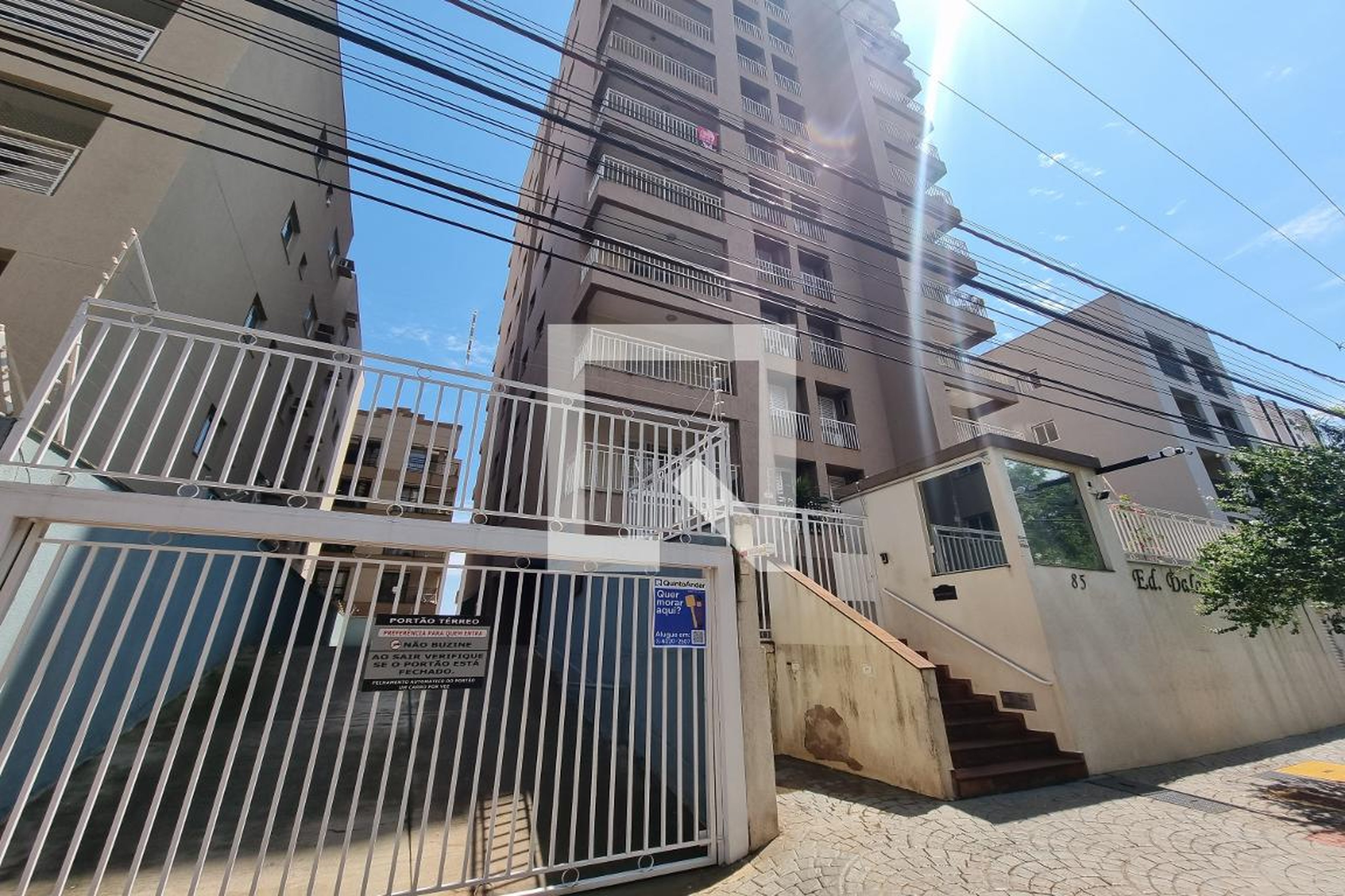 Fachada Condomínio em Rua José Saretta, 80