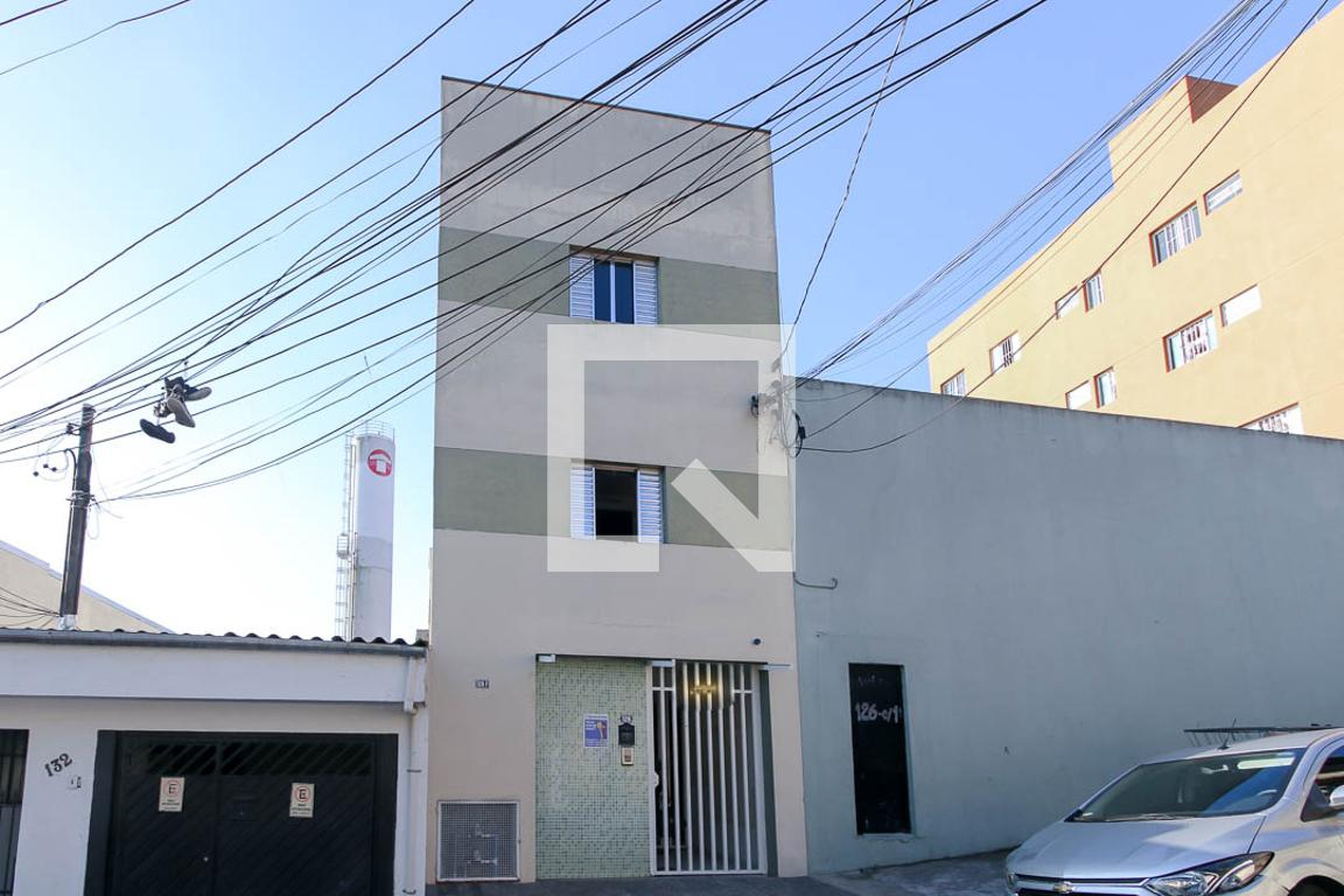 Fachada Condomínio em Rua Alaor Bronzone, 126