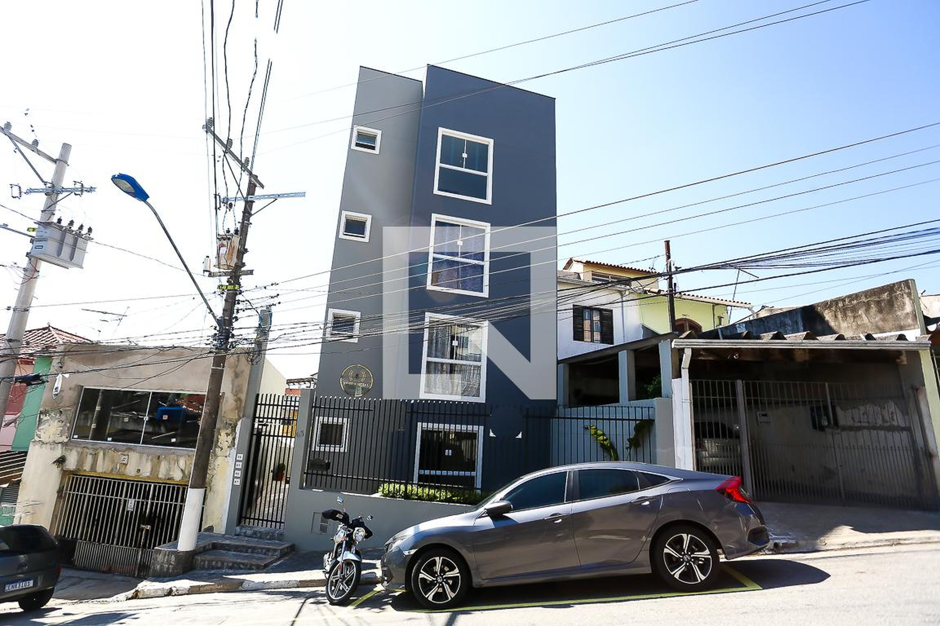 Fachada Condomínio em Rua Edite Pinho Souza, 65