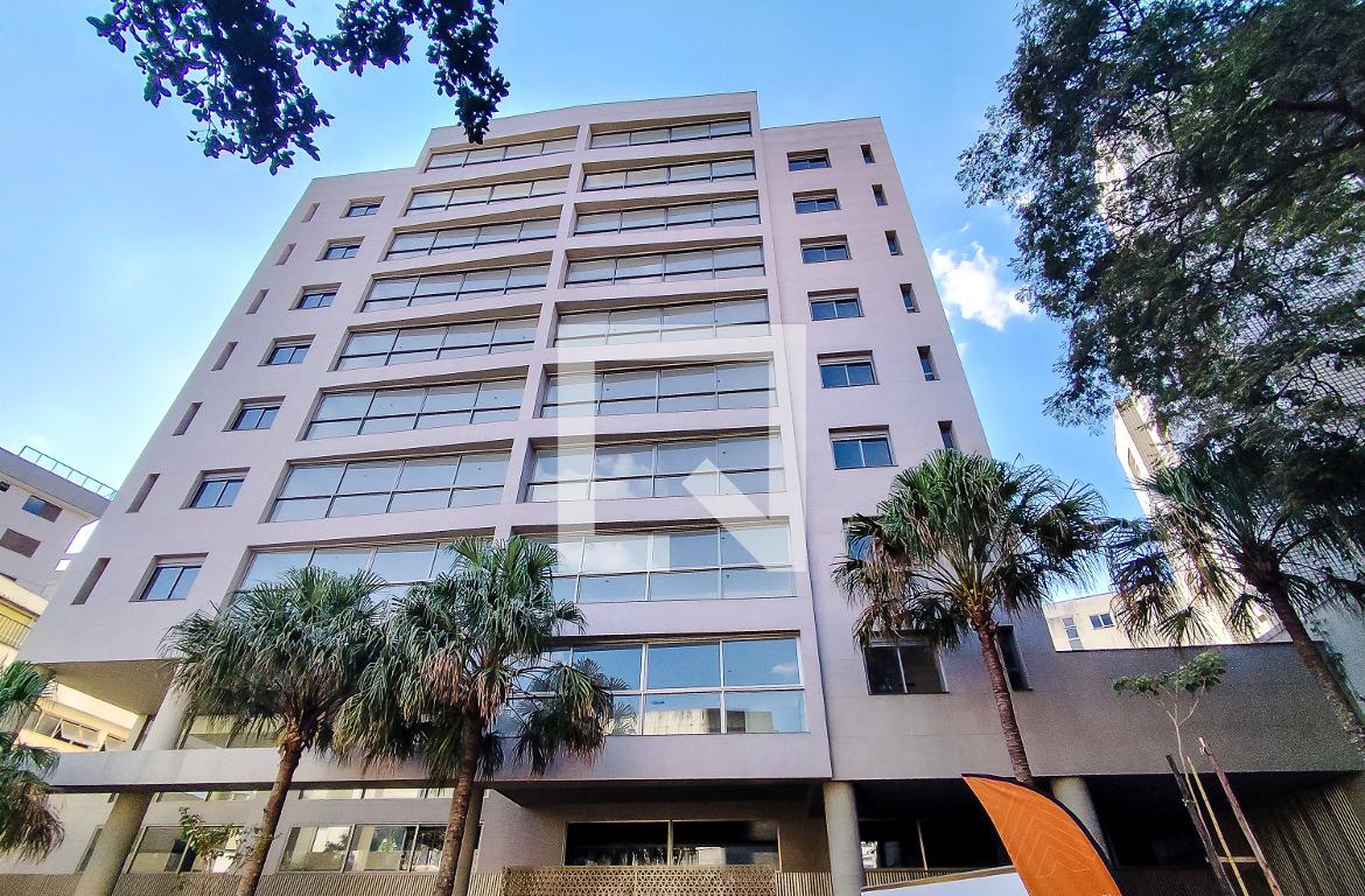 Fachada Condomínio em Rua Alfenas, 244