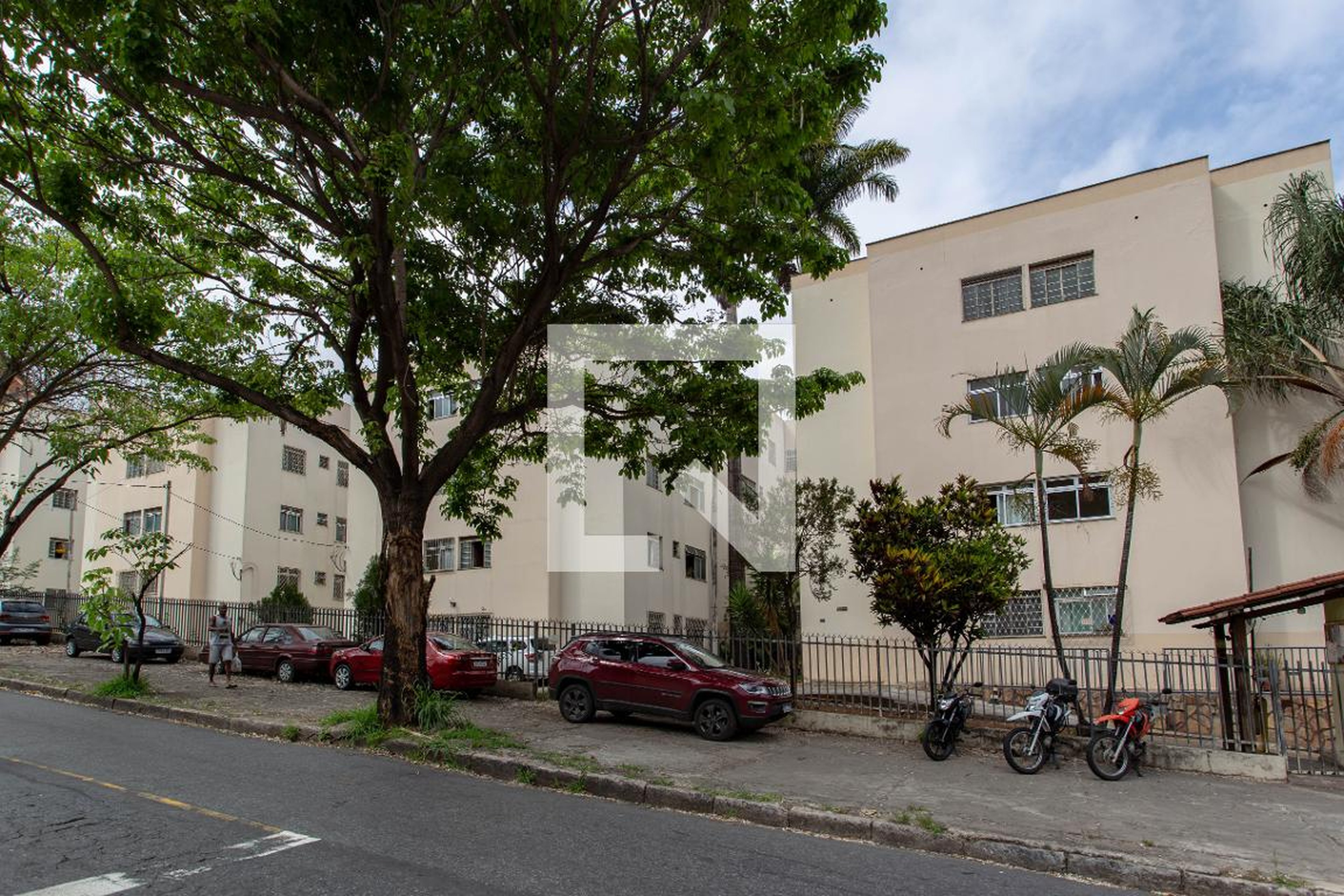 Fachada Condomínio em Rua Caldas da Raínha, 40