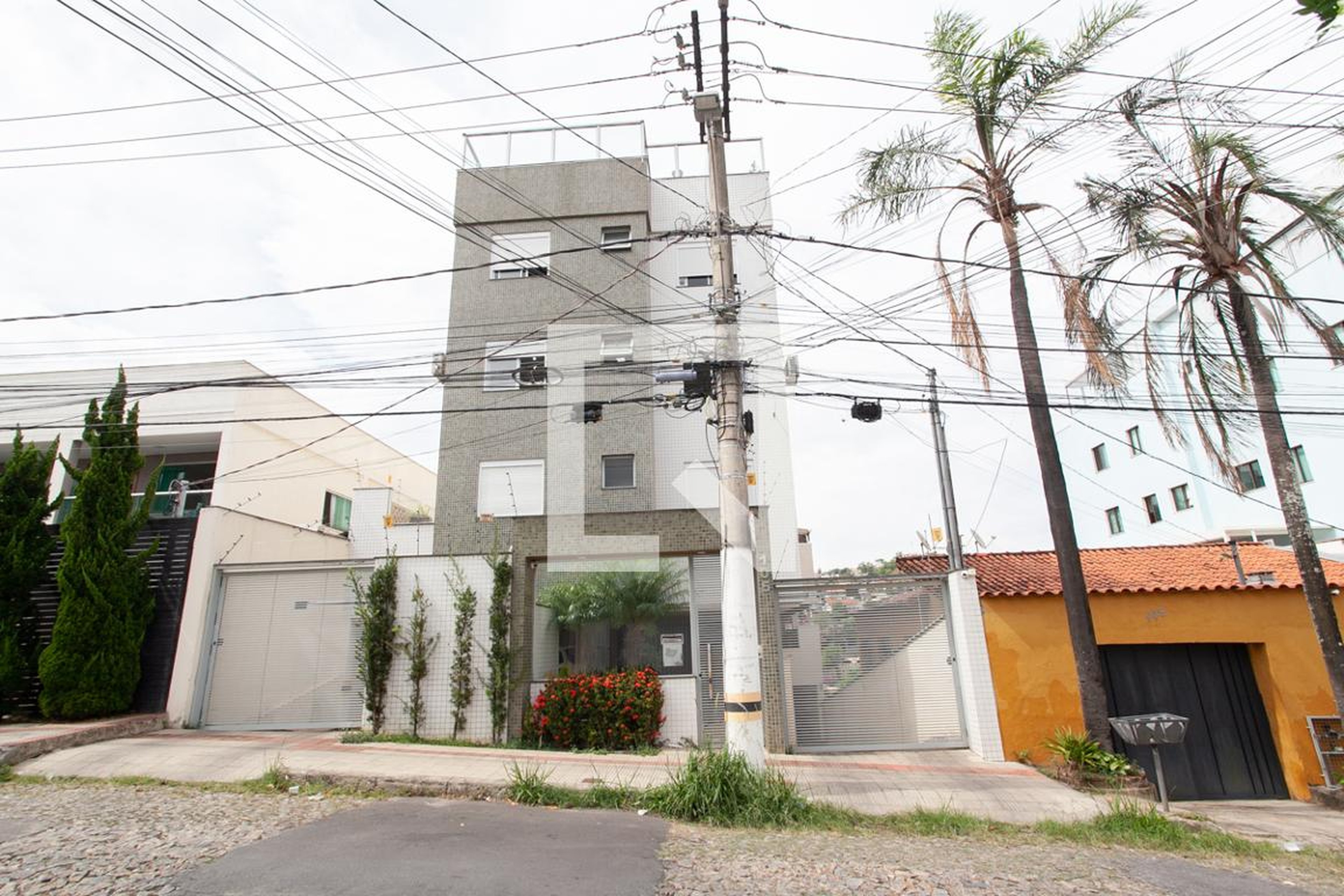 Fachada Condomínio em Rua Senador Firmino, 105