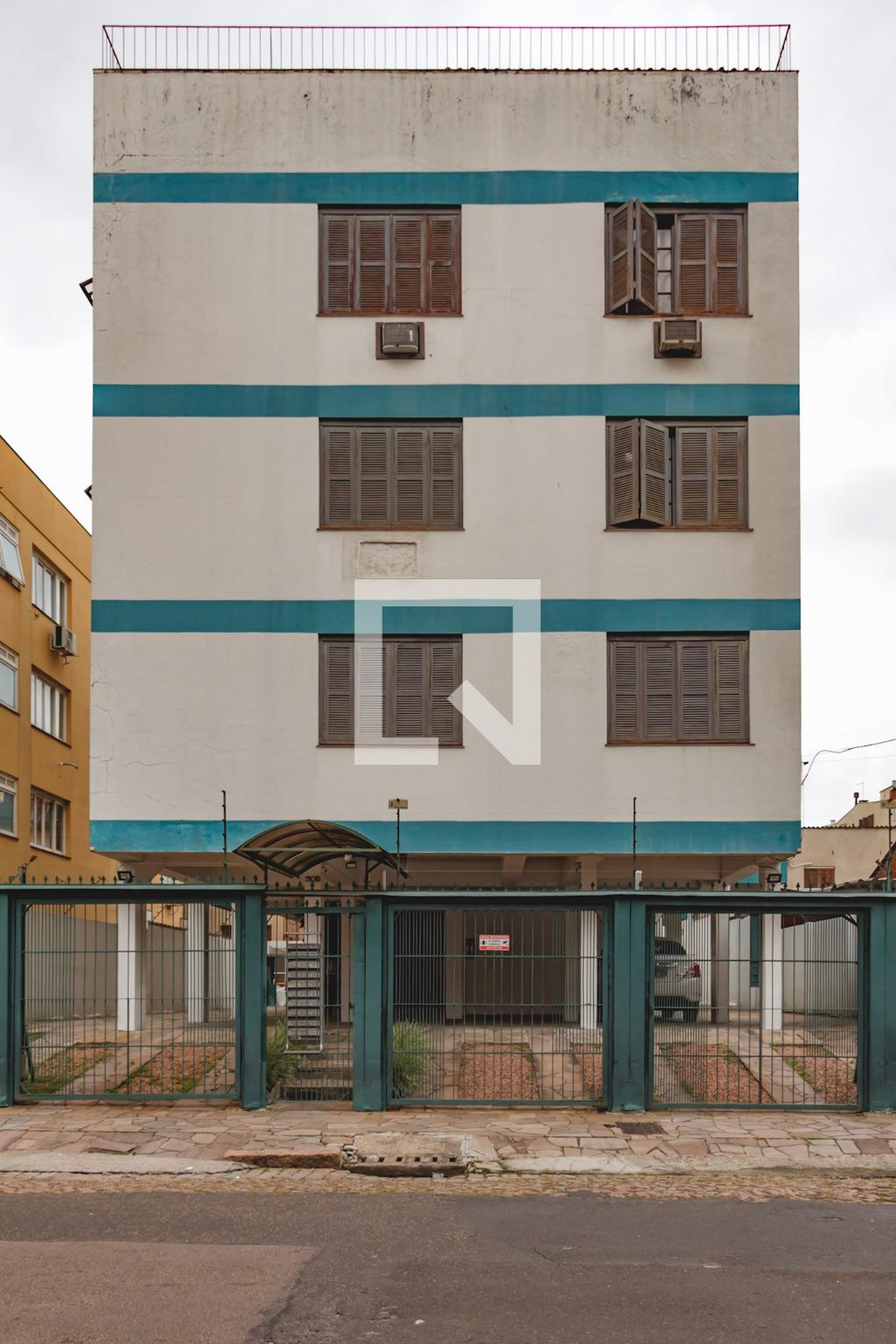 Fachada Condomínio em Rua Afonso Rodrigues, 305