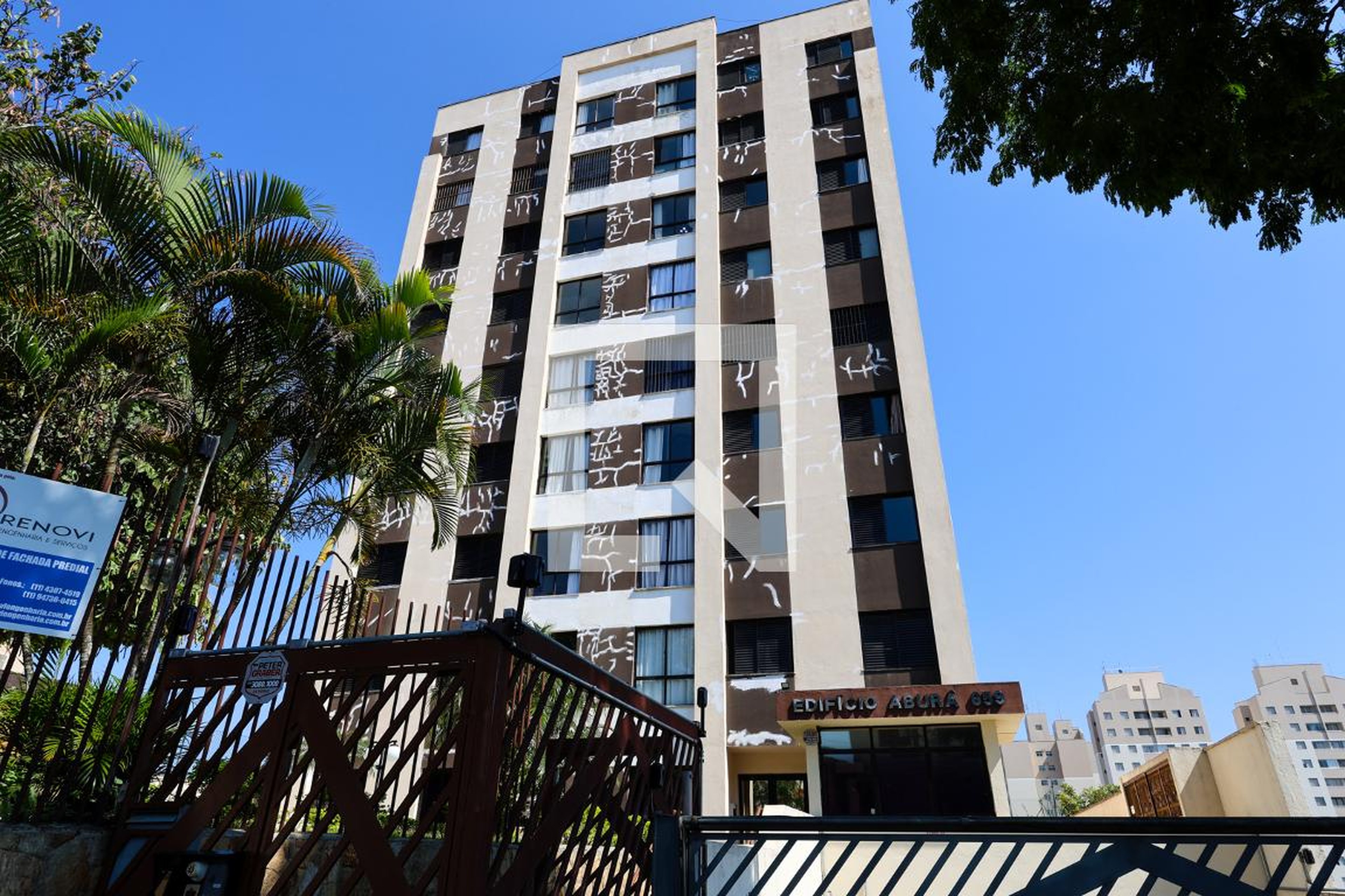 Fachada do prédio Condomínio em Rua Aburá, 656