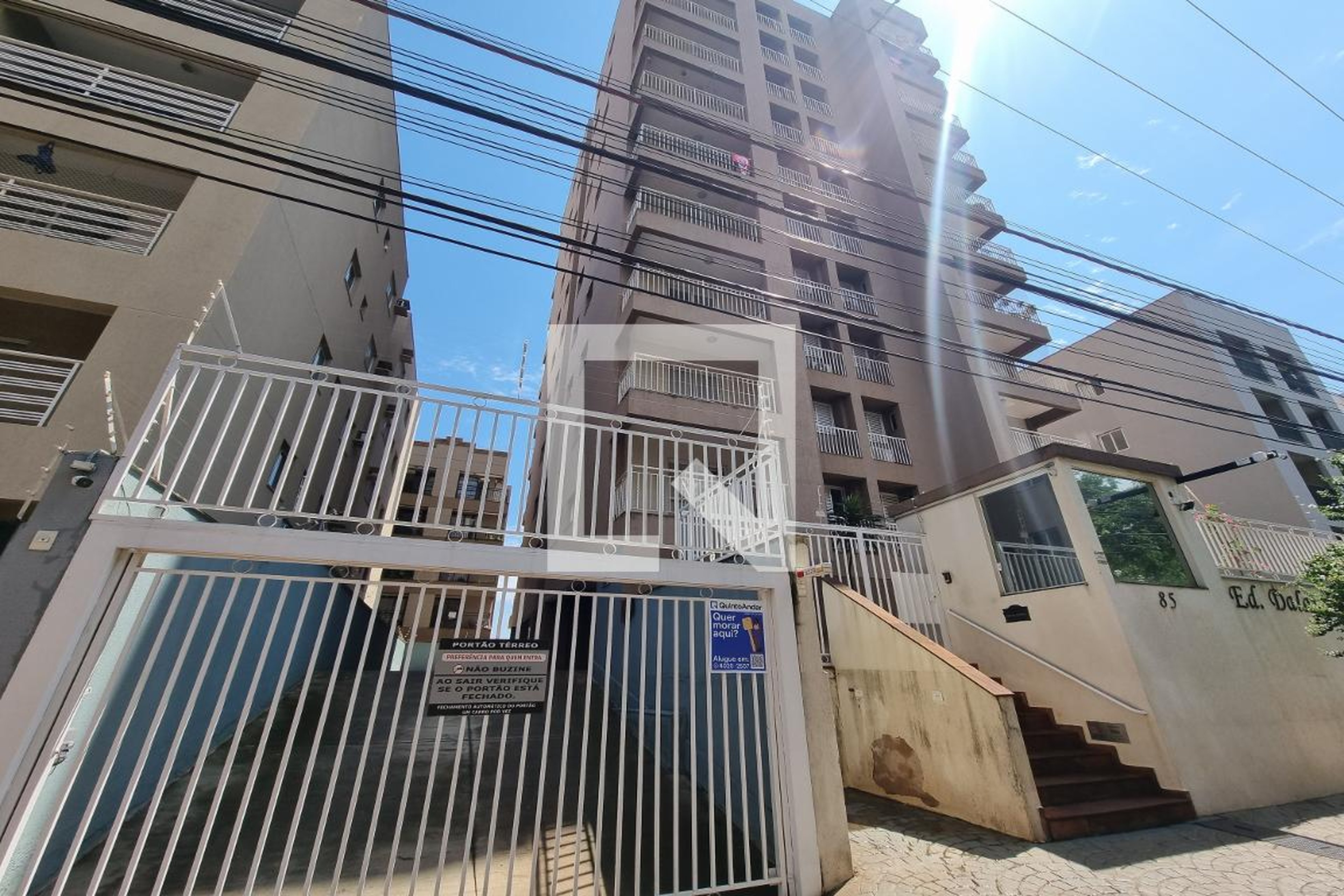 Fachada Condomínio em Rua José Saretta, 805