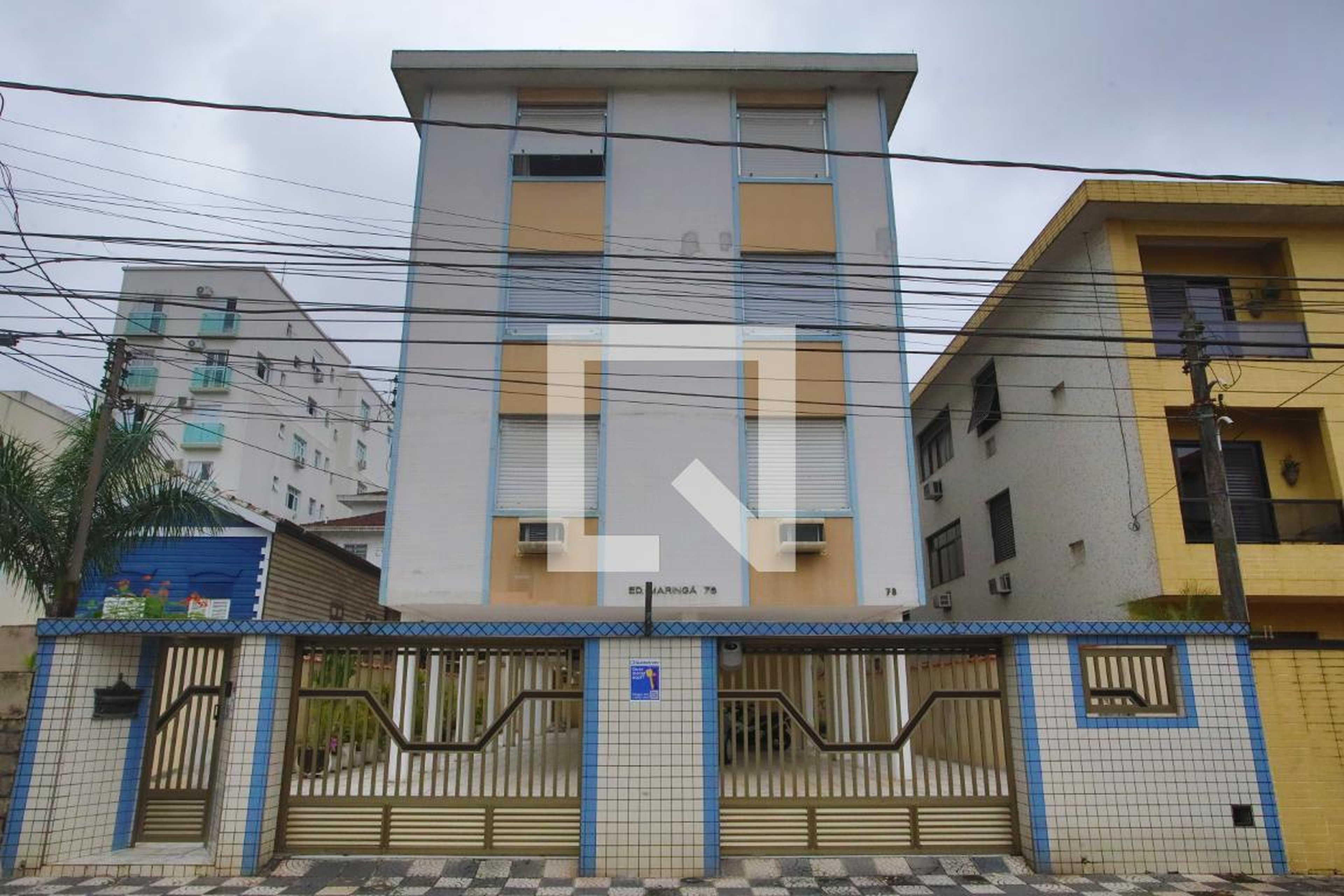 Fachada Condomínio em Rua Professor Torres Homem, 78