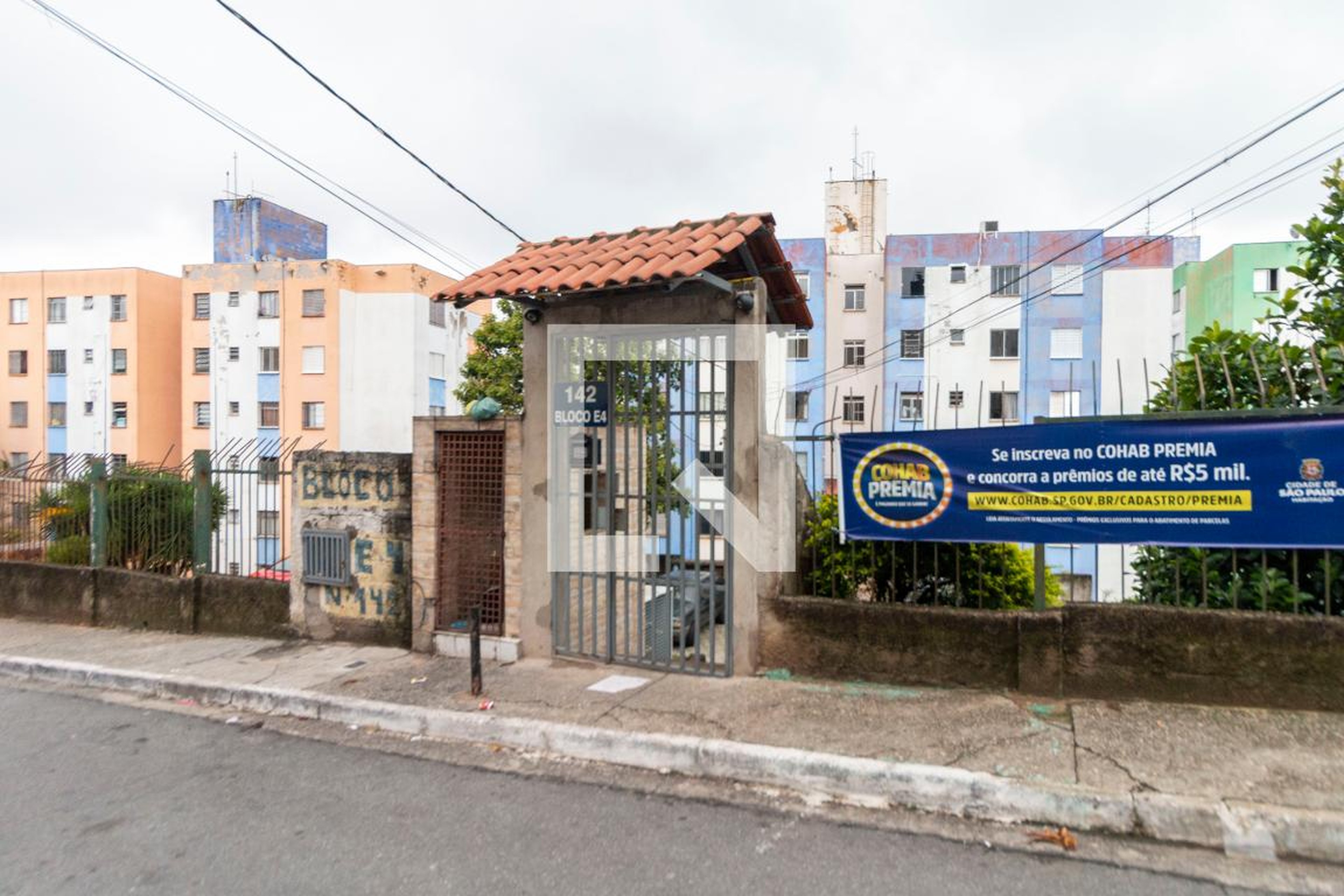 Fachada Condomínio em Rua Pedro Maciel, 142
