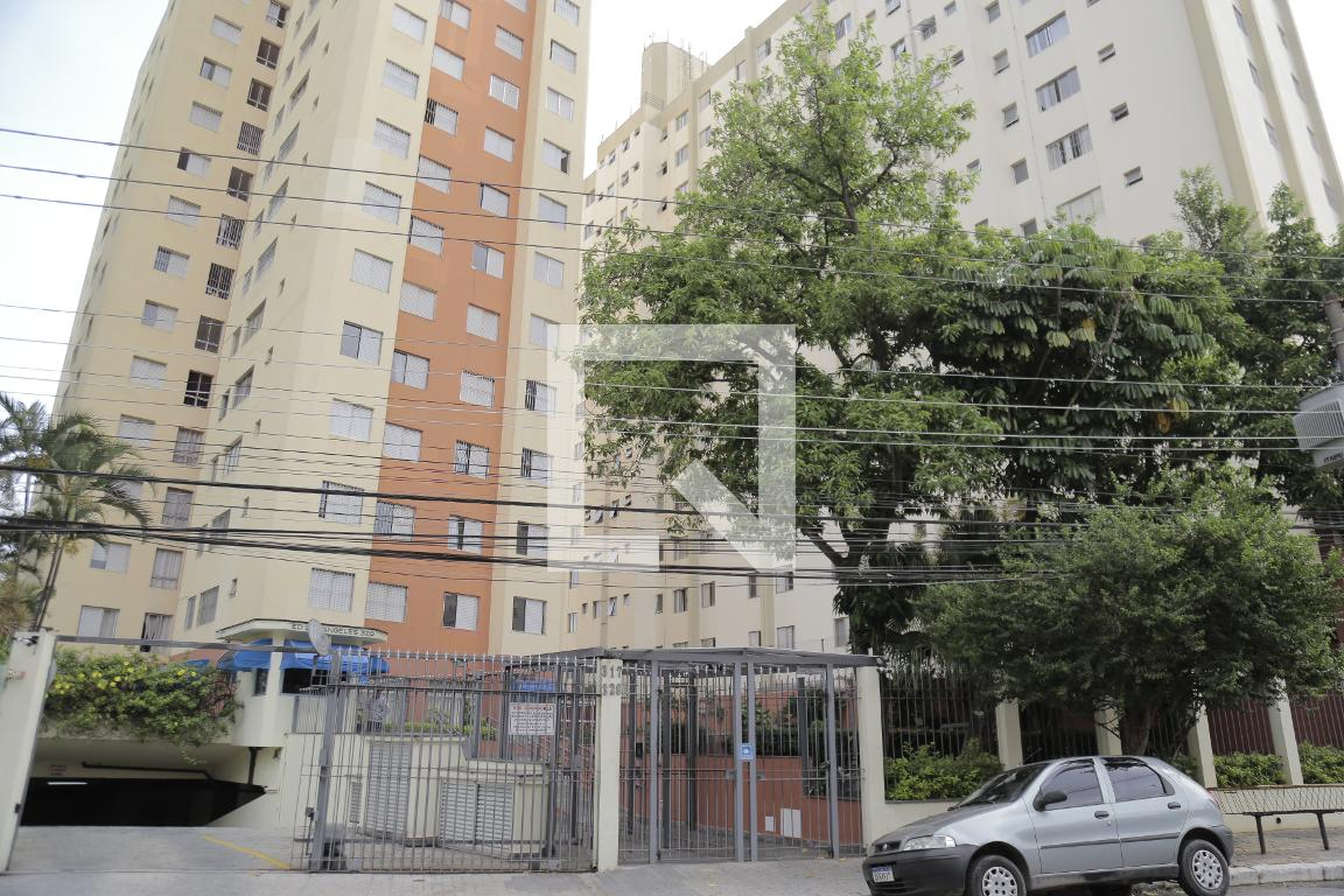 Fachada do Prédio Condomínio em Rua Antonieta Leitão, 304