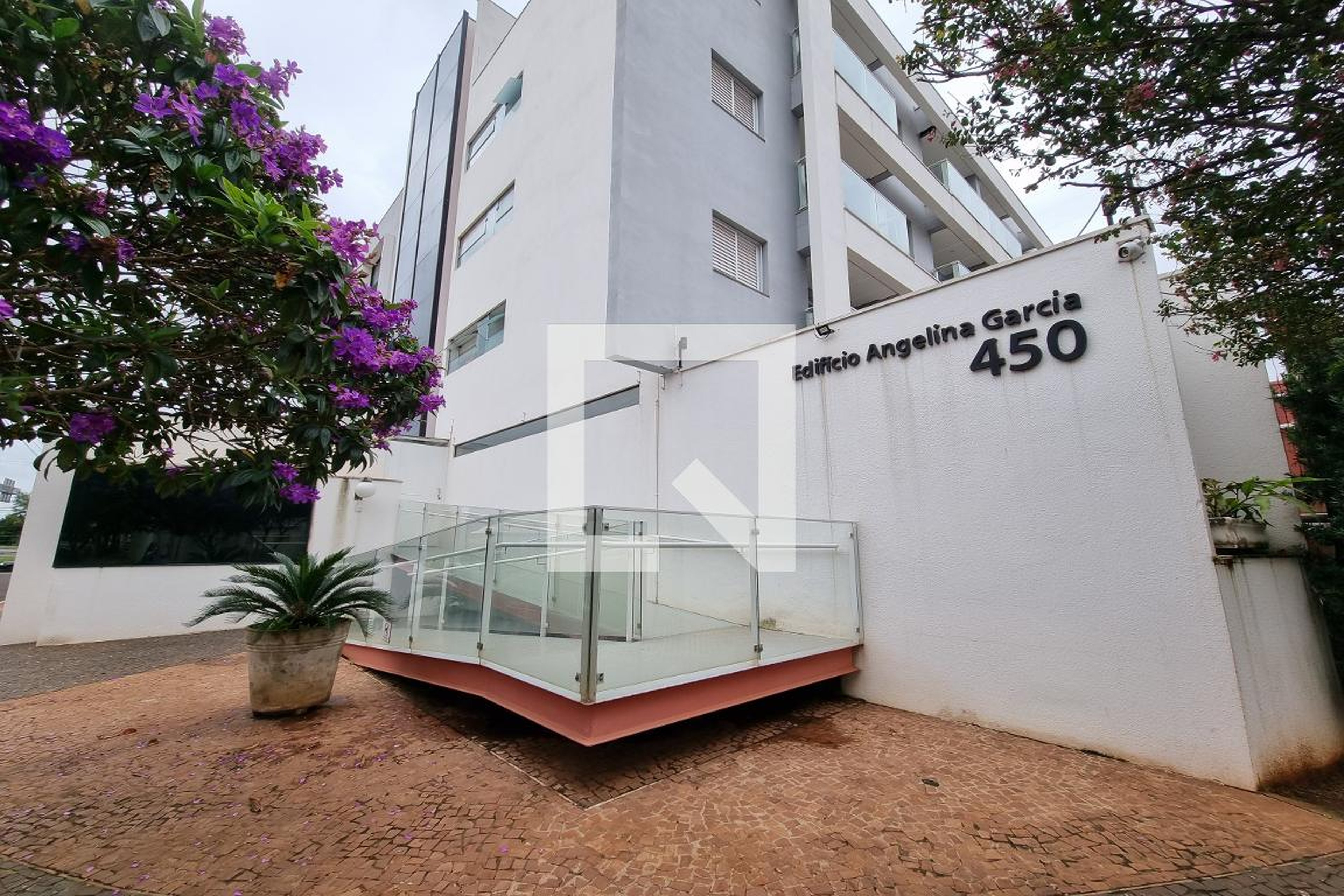 Fachada Condomínio em Rua Romeu Engrácia de Faria, 457