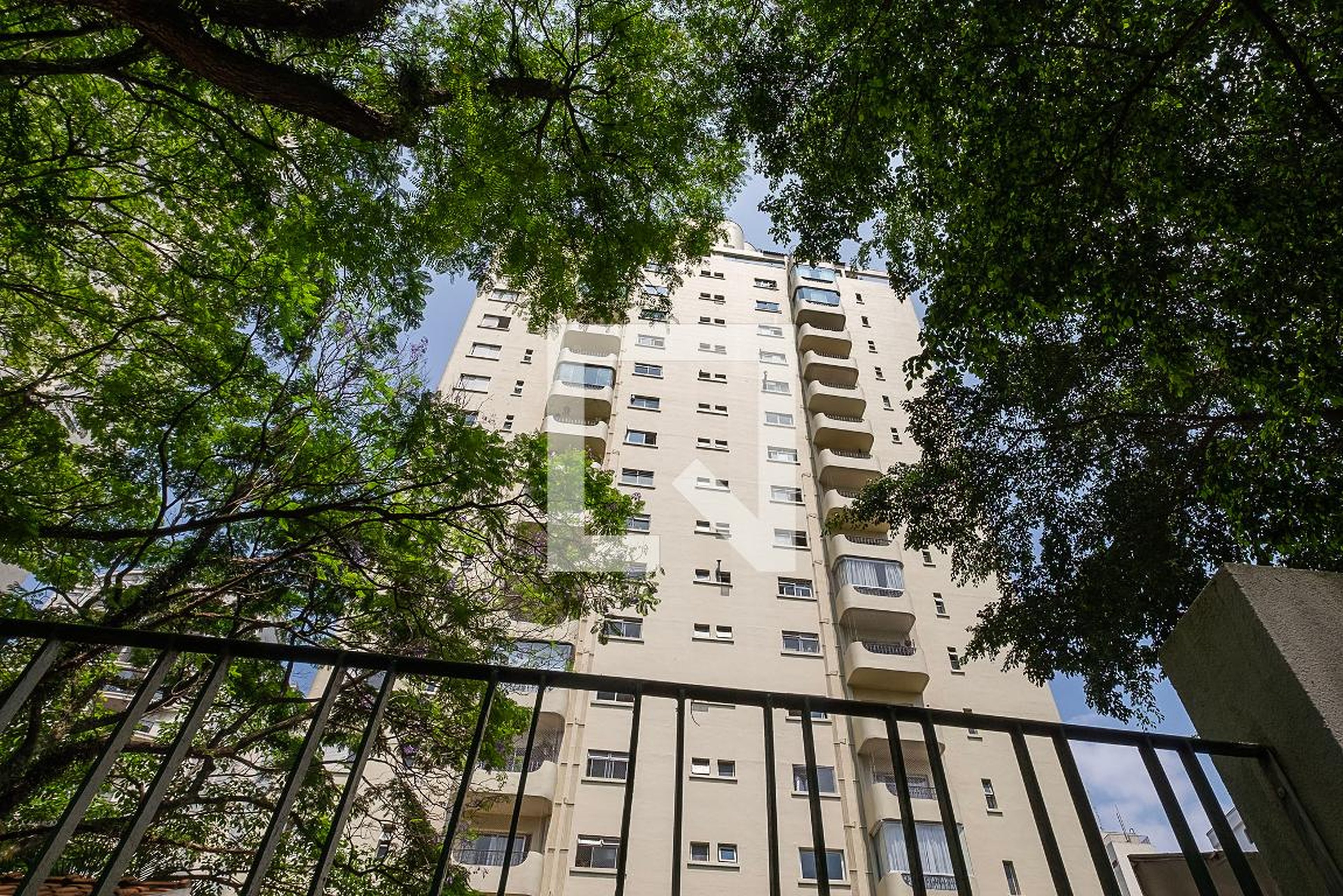 Fachada Condomínio em Rua Beatriz, 405