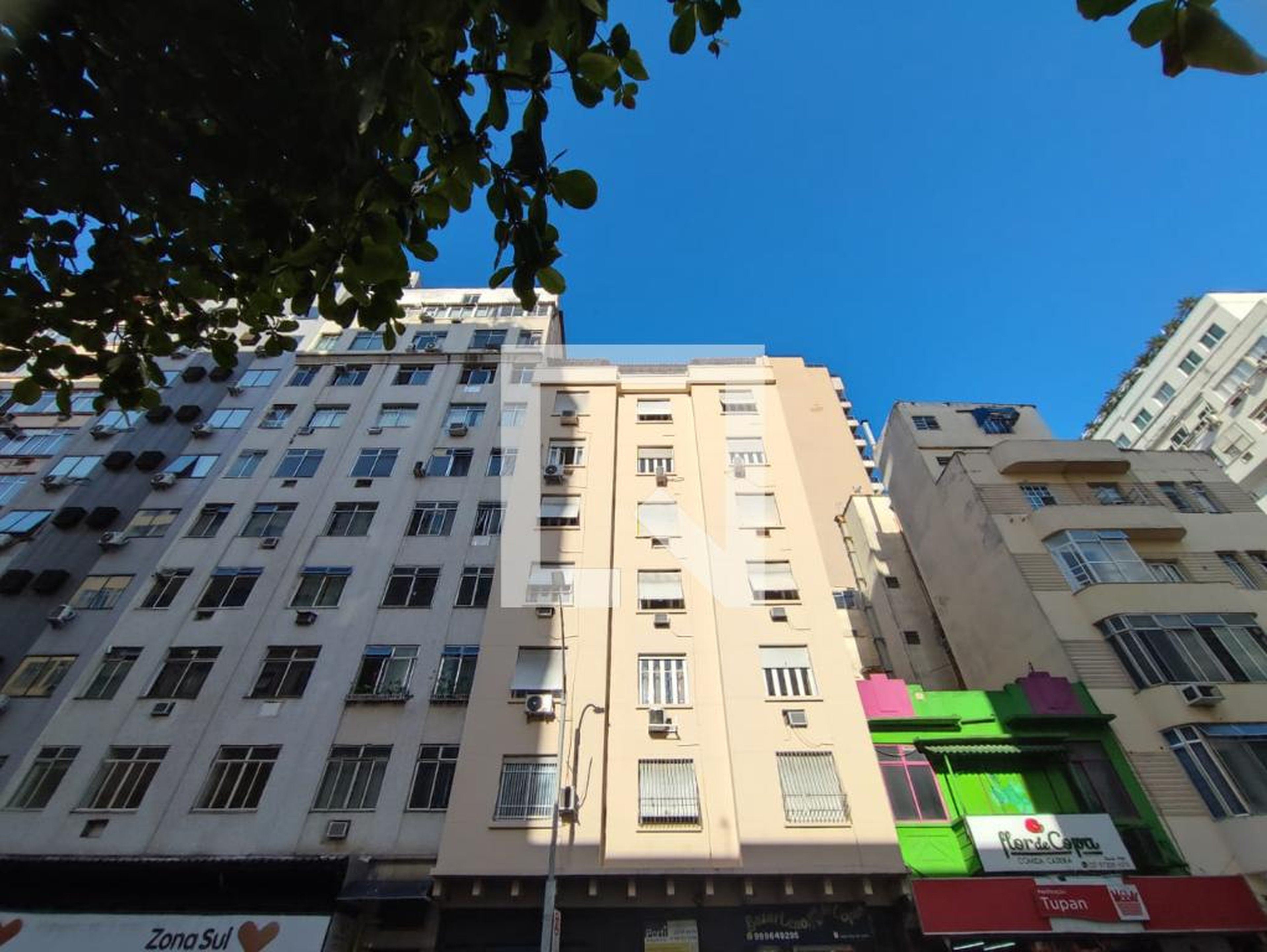 Fachada Condomínio em Av. Nossa Sra. de Copacabana, 1371