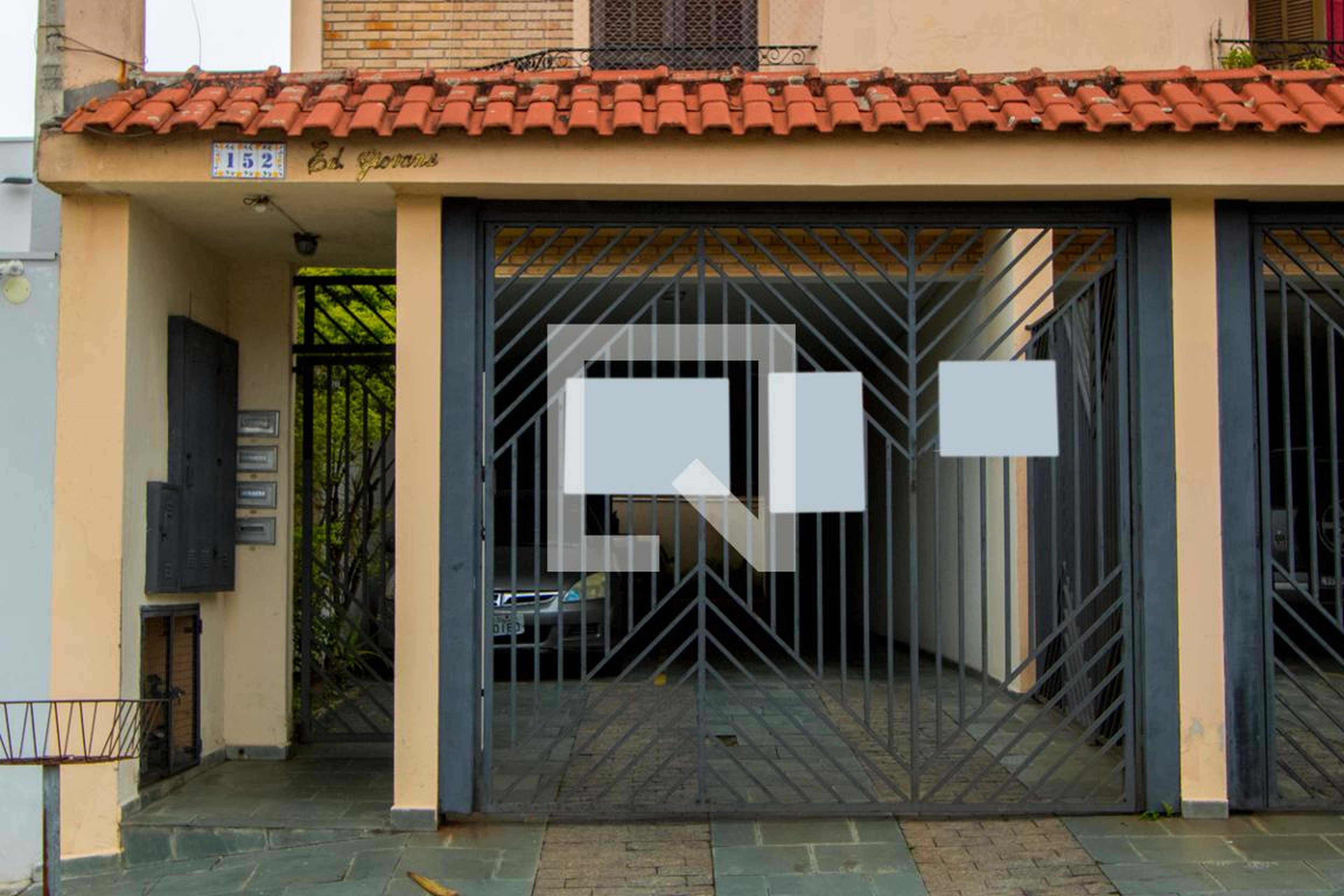 Fachada Condomínio em Rua Taquacetuba, 152