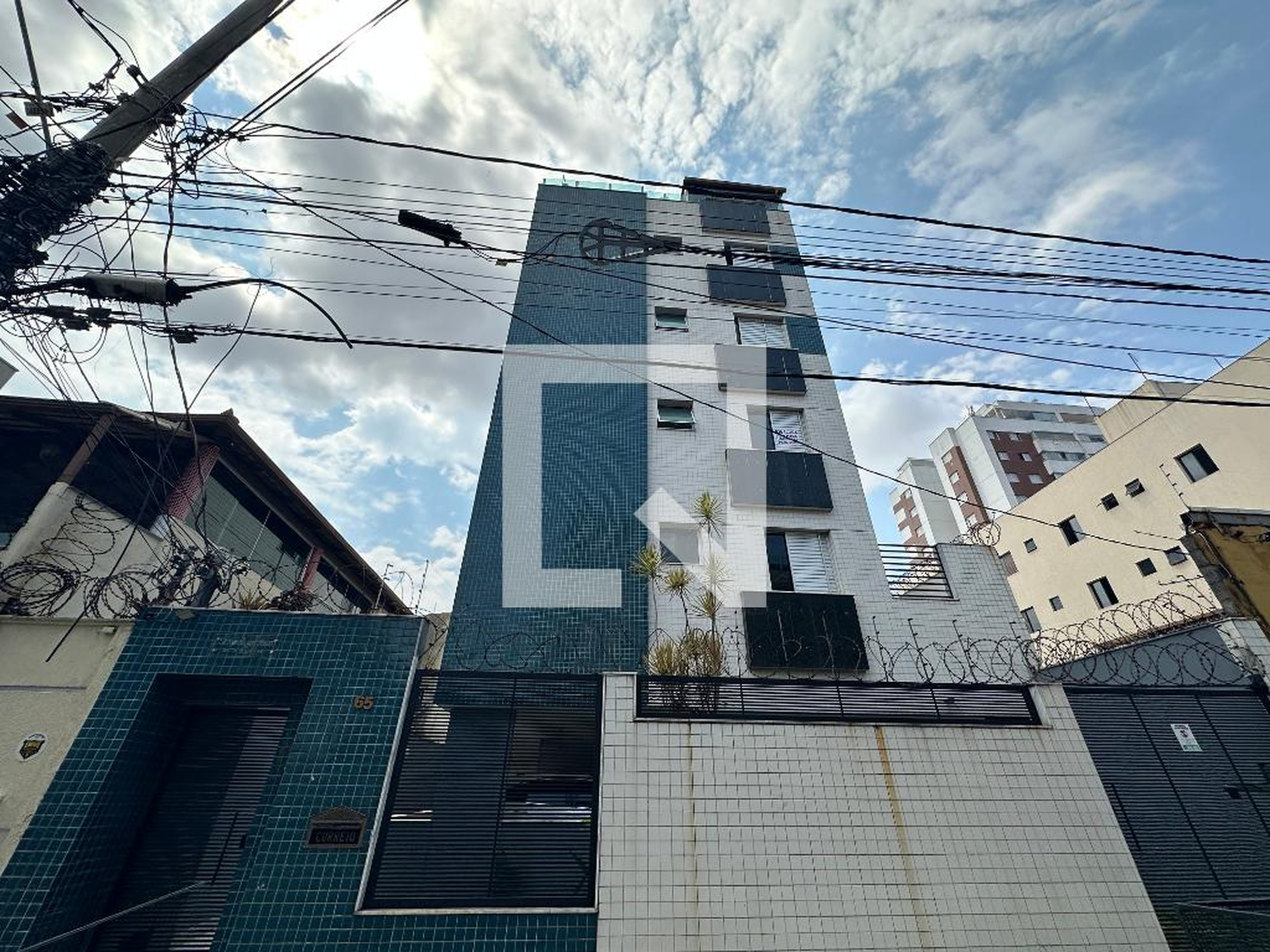 Fachada Condomínio em Rua Nelson Lemos de Carvalho, 65