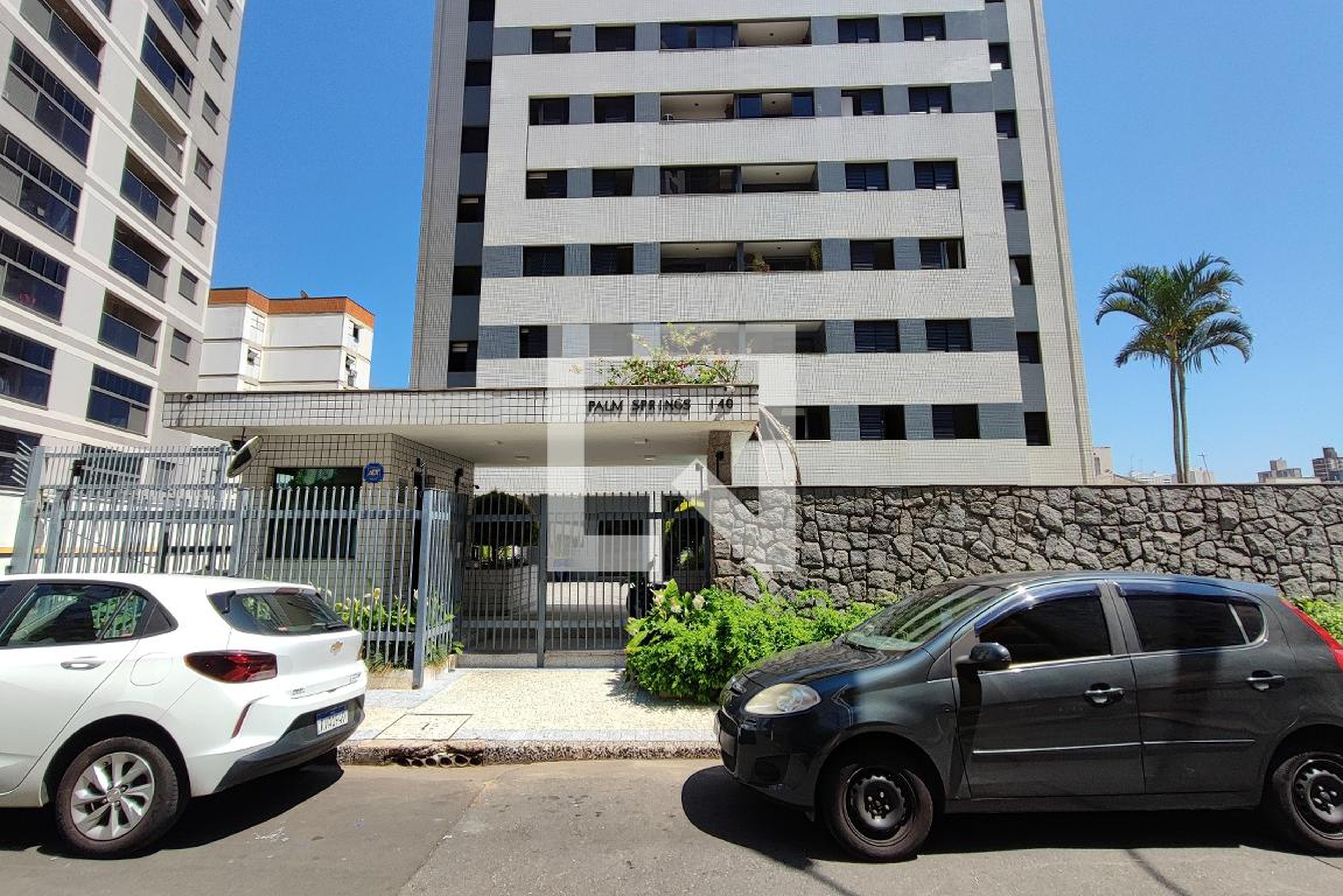 Fachada do Condomínio Condomínio em Rua Maestro João de Túllio, 140