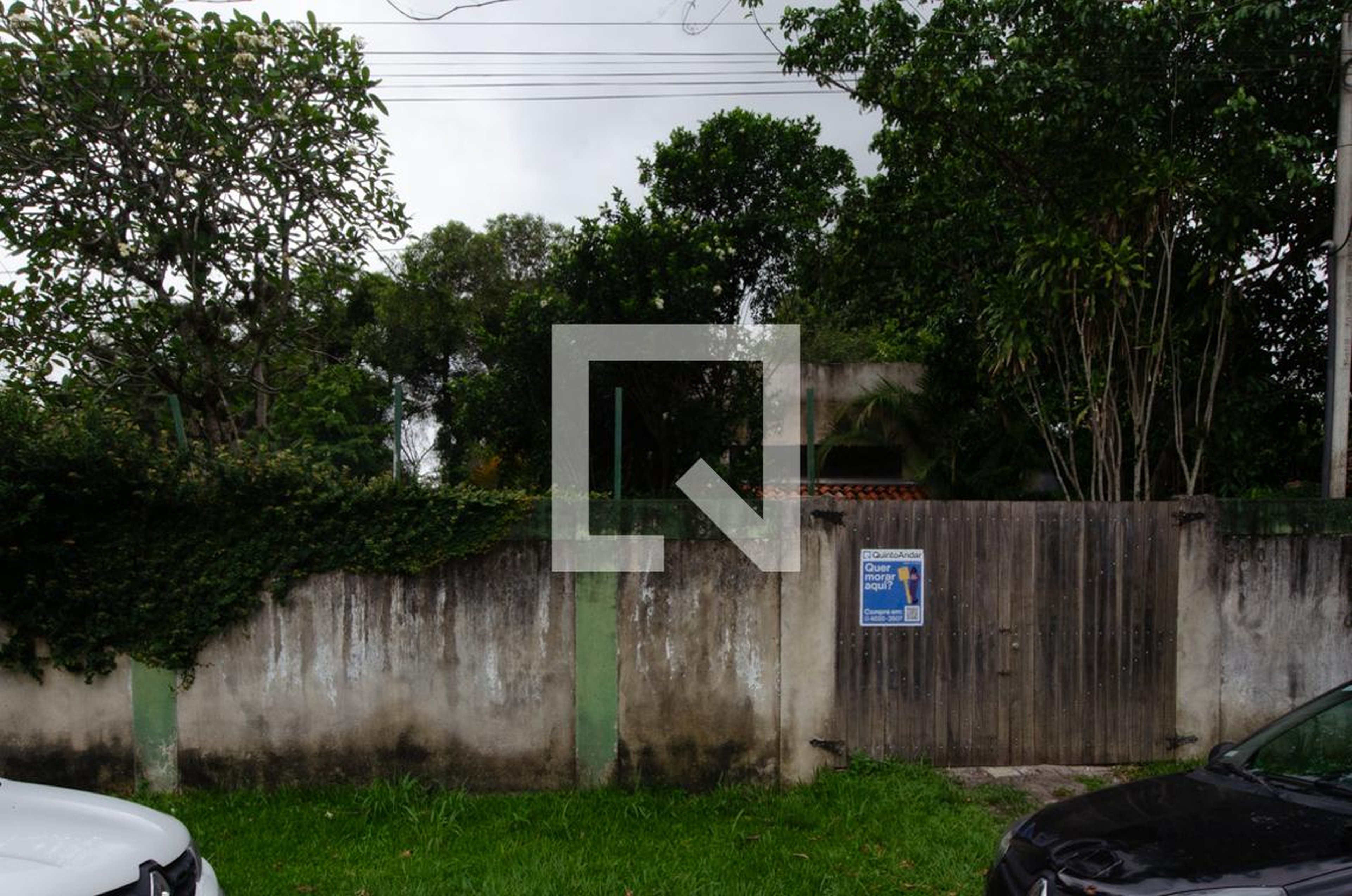 Fachada Condomínio em Rua Joaquim Gomes Ferreira, 300