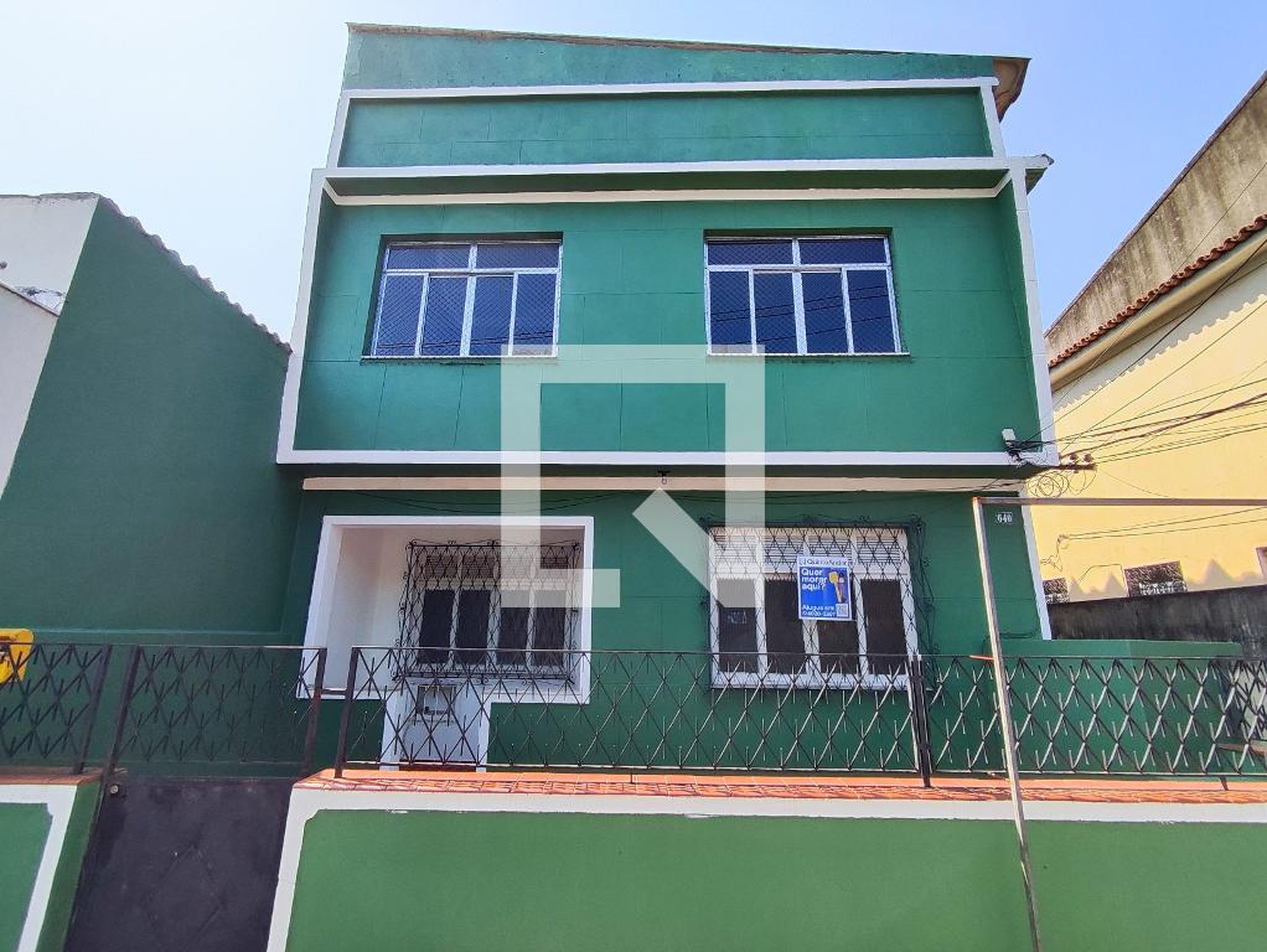 Fachada Condomínio em Rua Cerqueira Daltro, 640