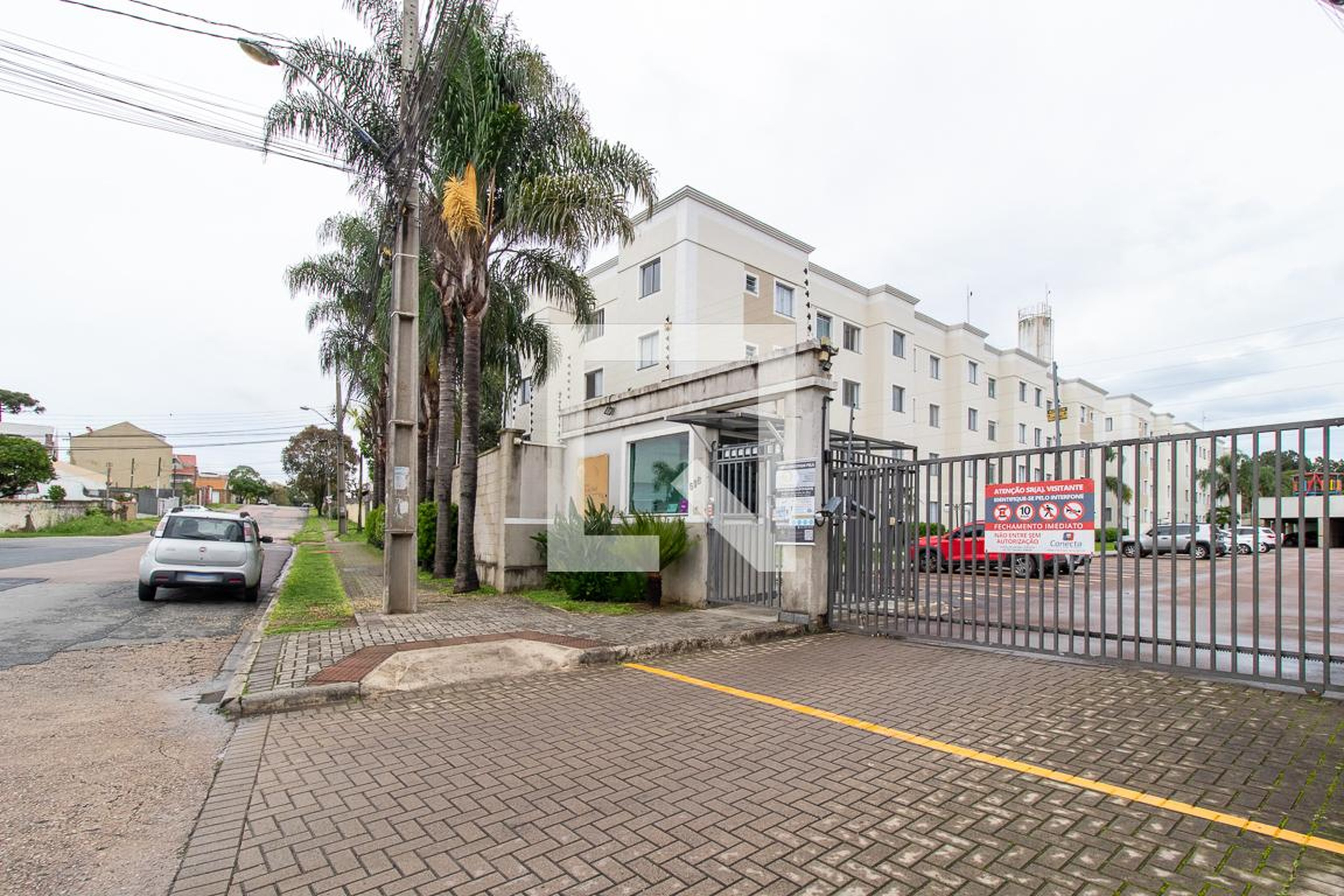 Fachada Condomínio em Rua Carolina Castelli, 583