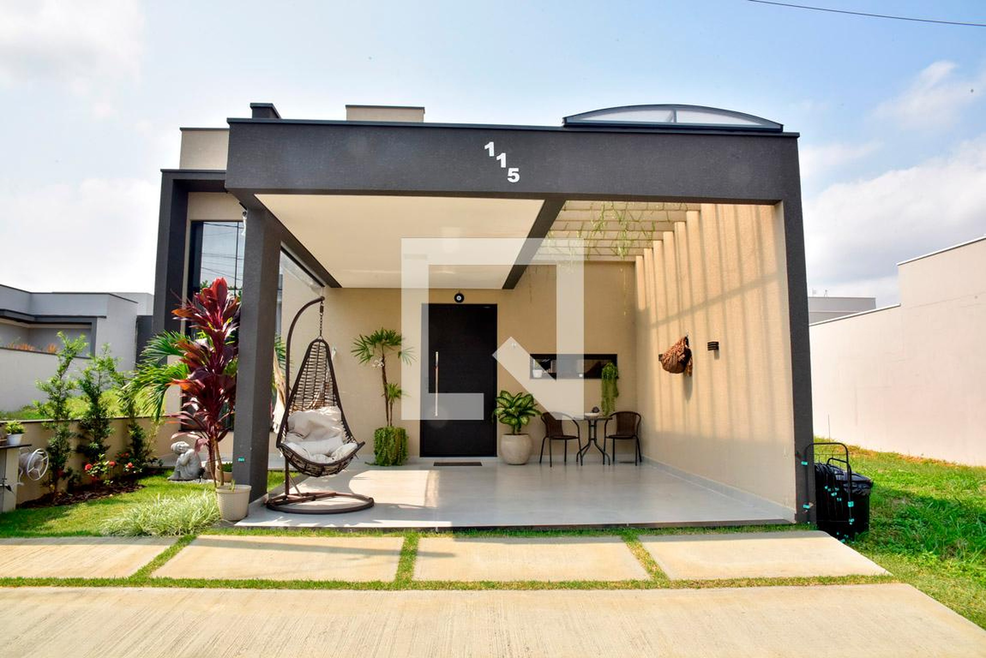 Fachada Condomínio em Rua Dom Manuel, 115