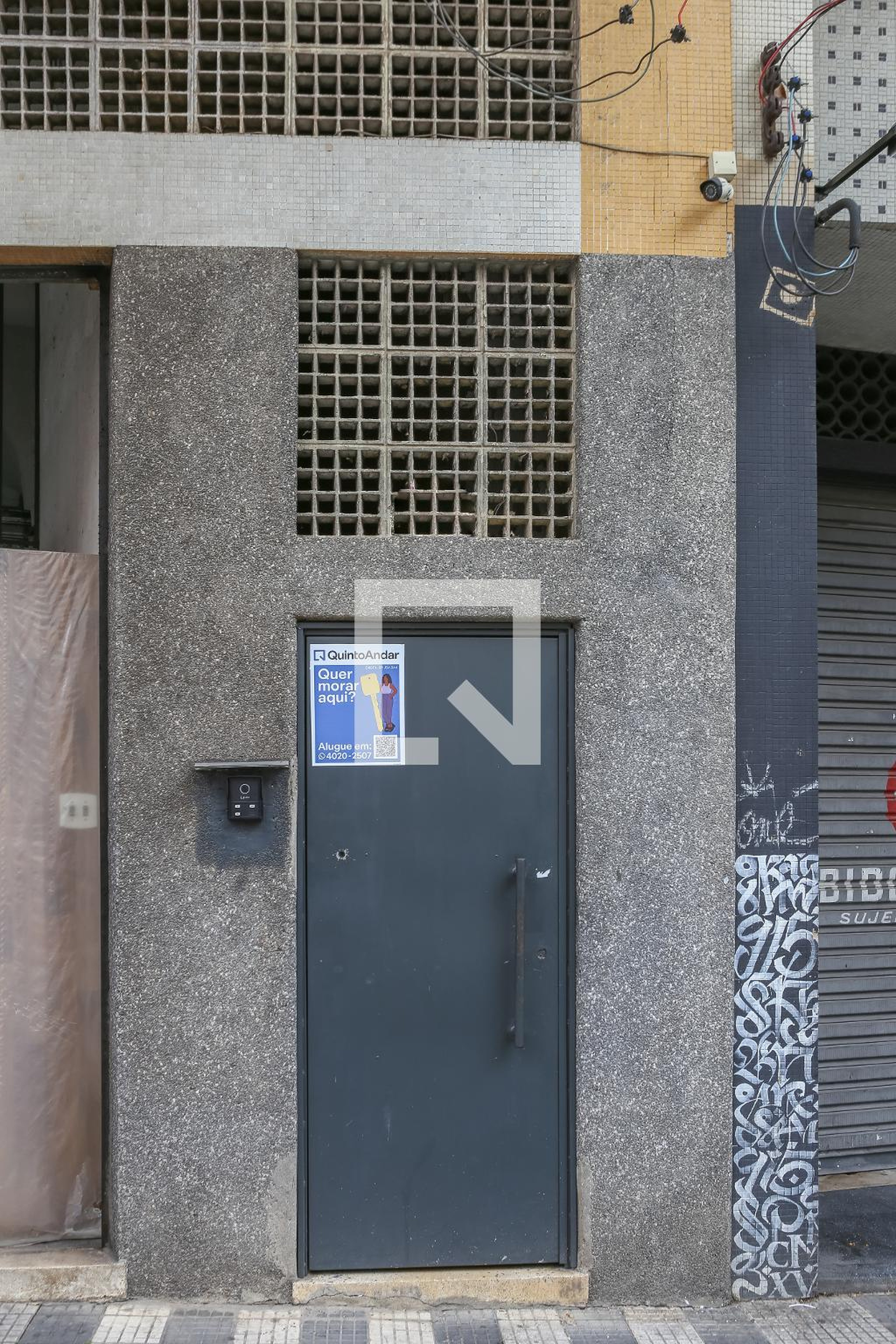 Fachada Condomínio em Rua da Graça, 913