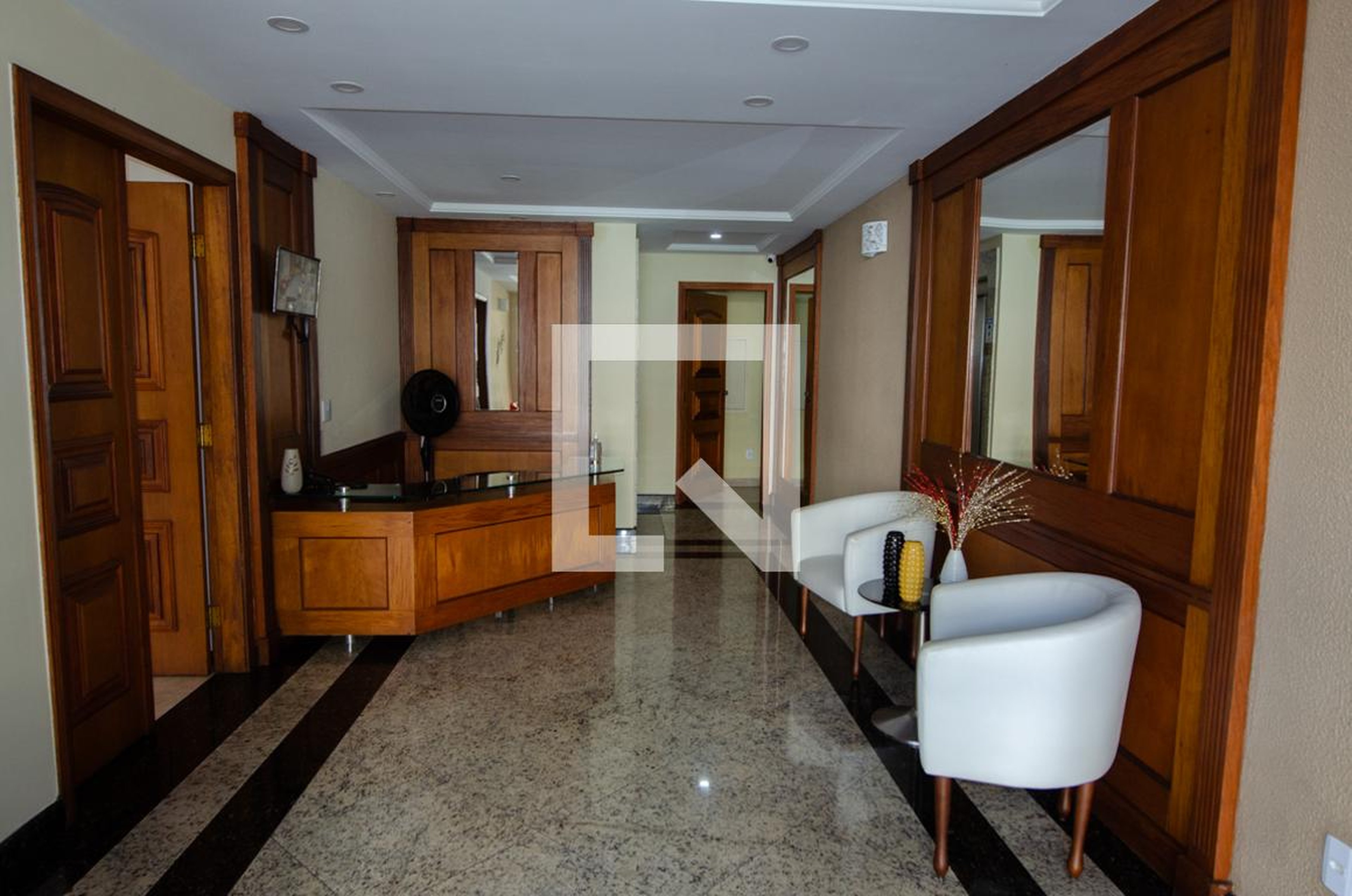 hall de entrada Condomínio em Rua Newton Fontoura Reis, 155