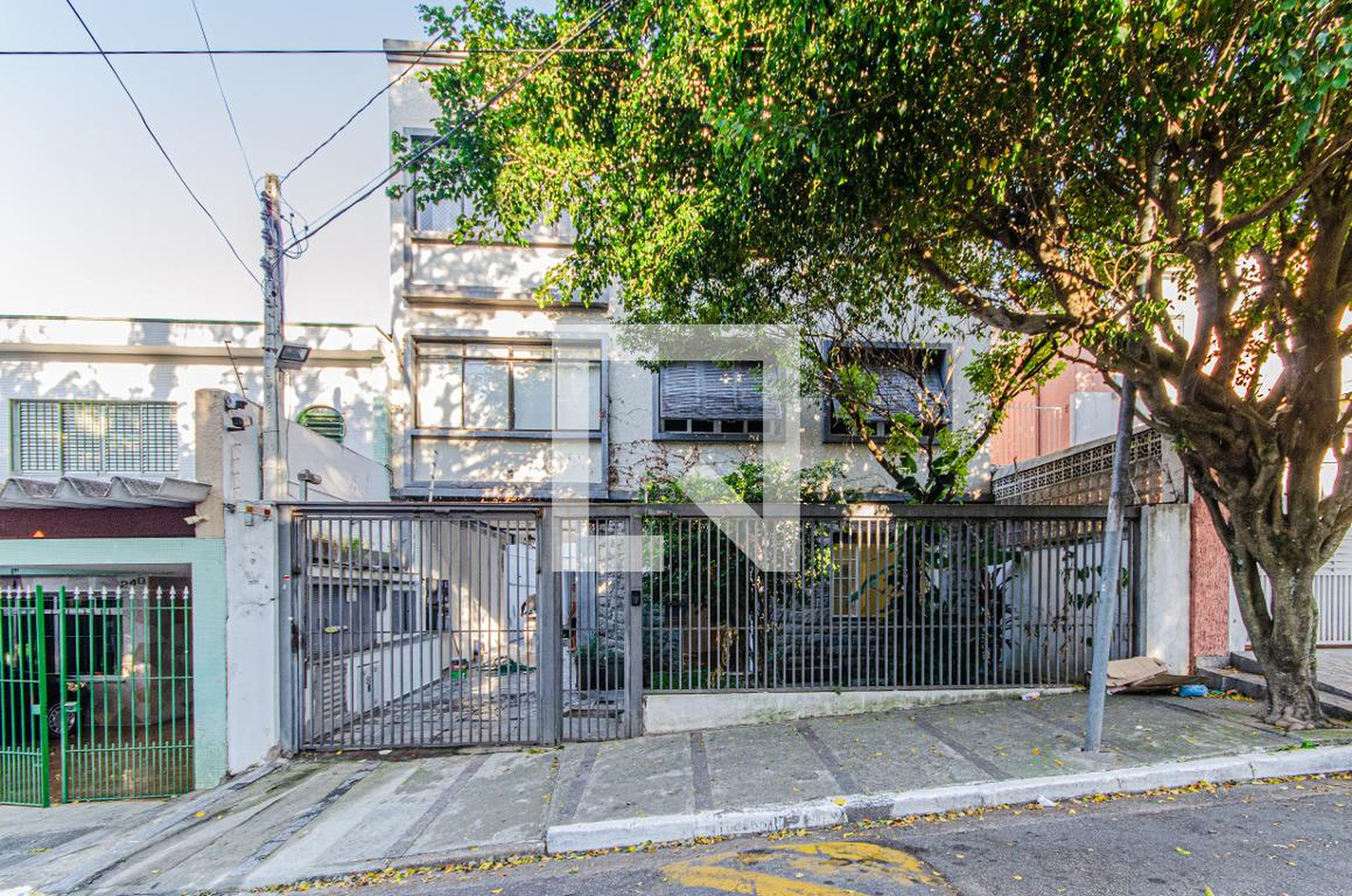 Fachada Condomínio em Rua Alcindo Guanabara, 236