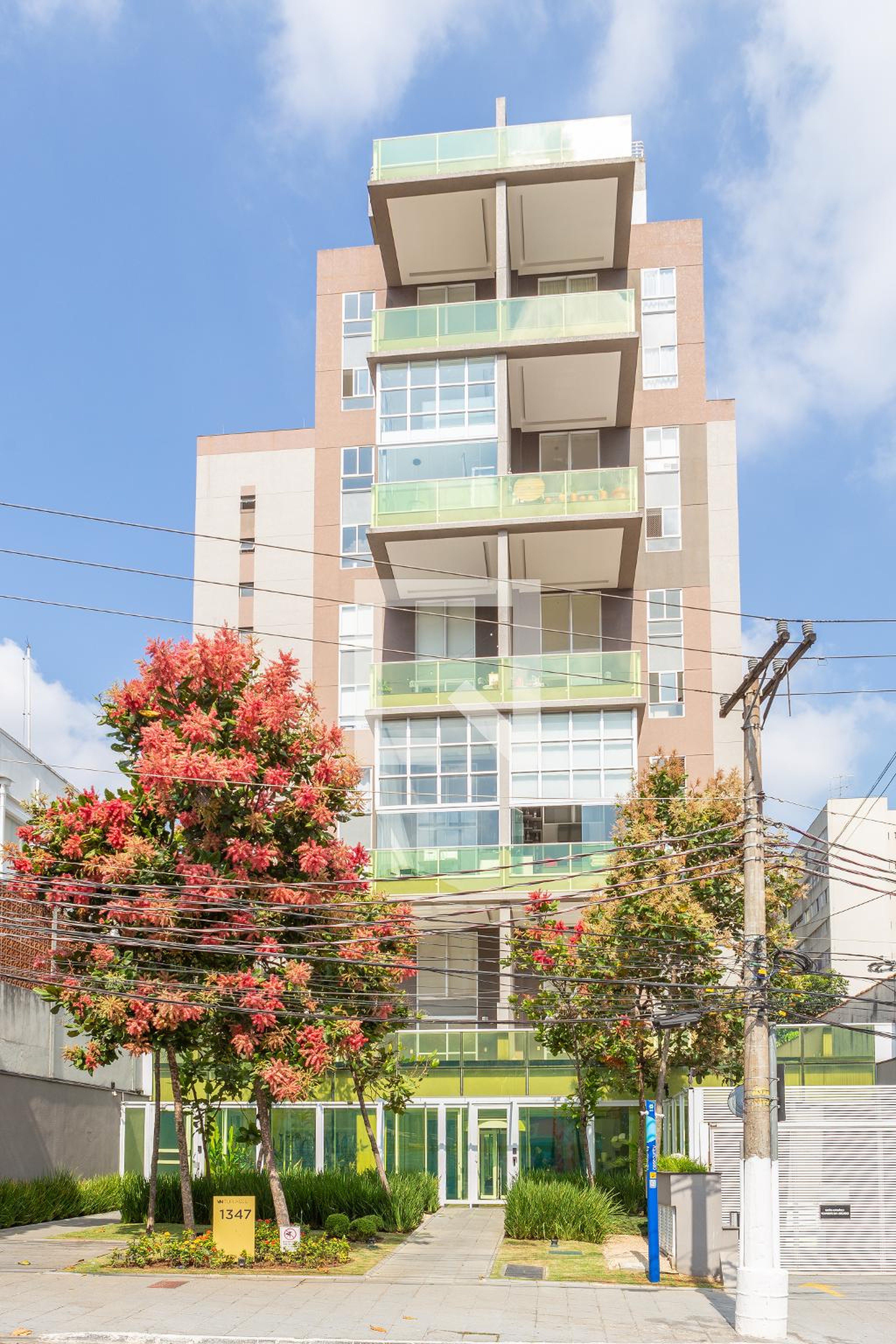 Fachada Condomínio em Rua Turiassu, 644