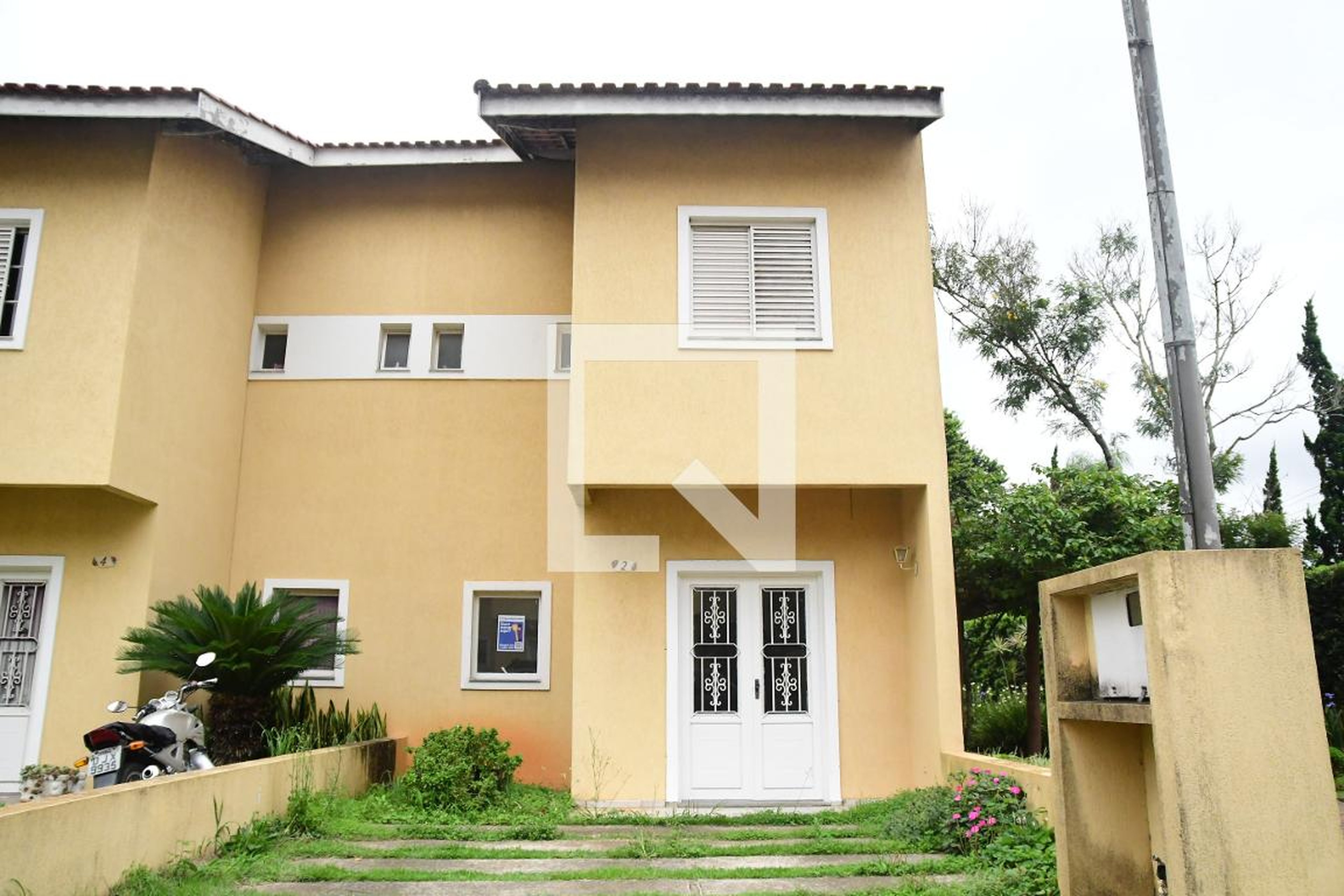 Fachada Condomínio em Rua Maracatú, 2