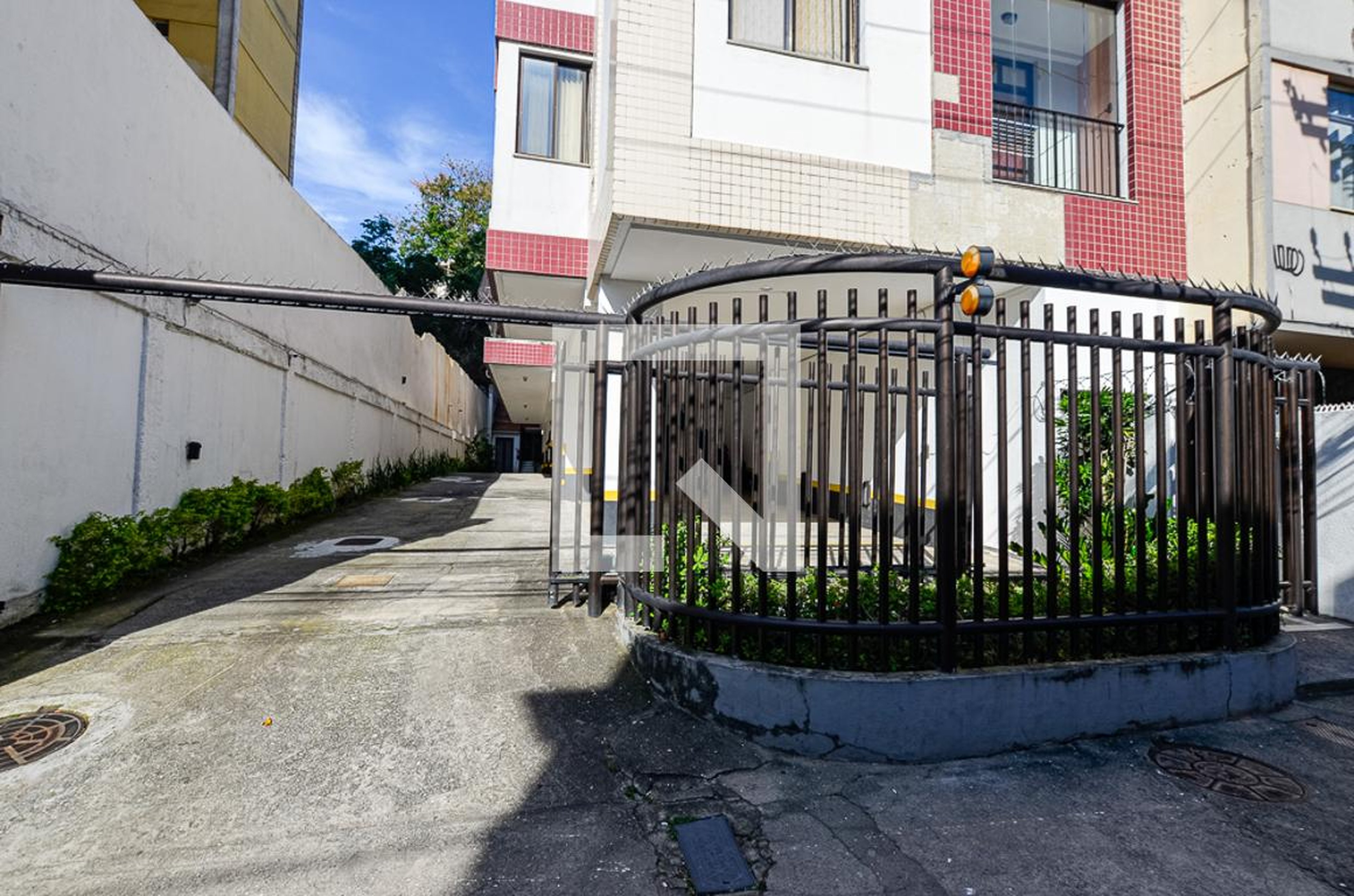 Fachada Condomínio Conjunto Residencial São Domingos Village