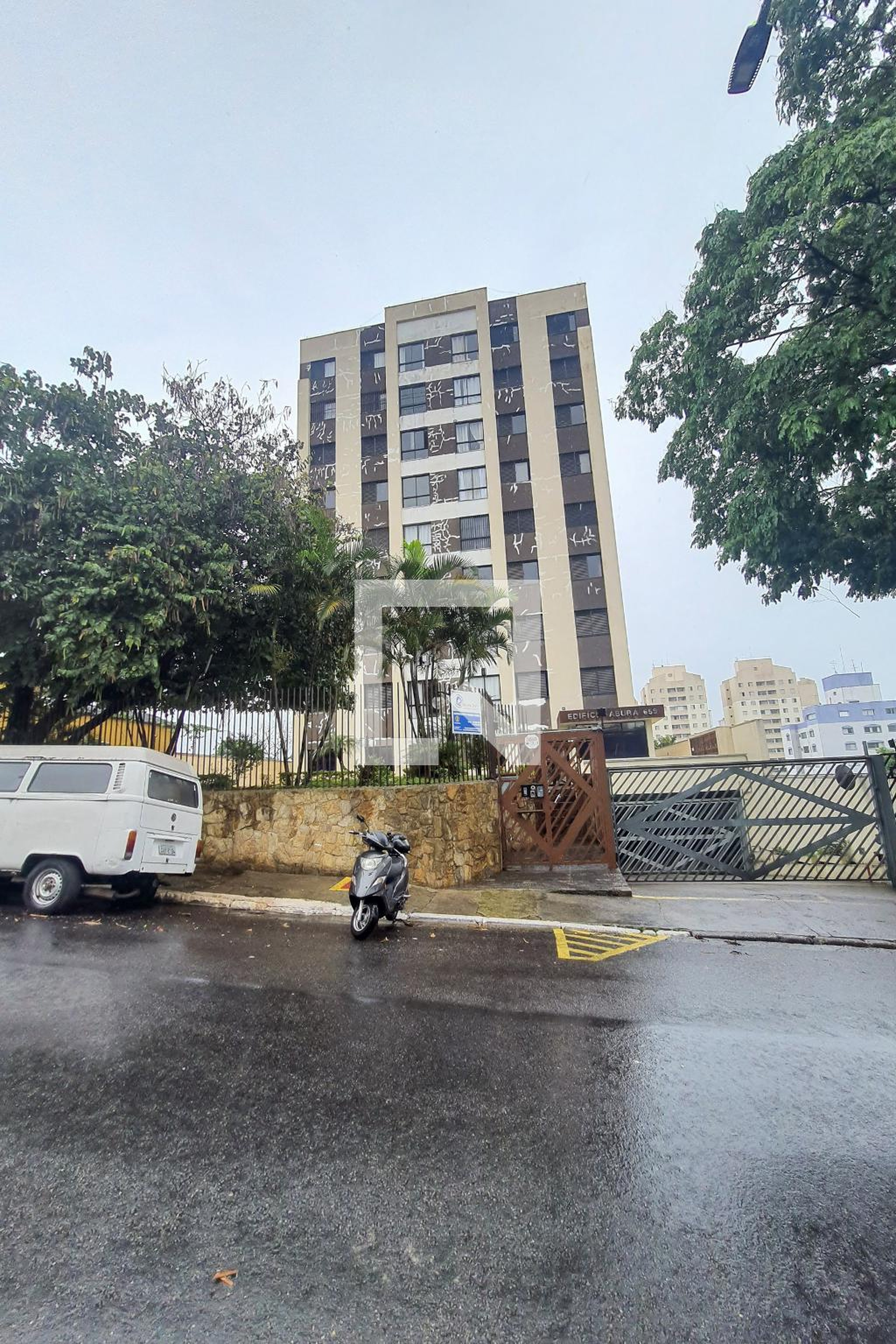Fachada Condomínio em Rua Aburá, 65