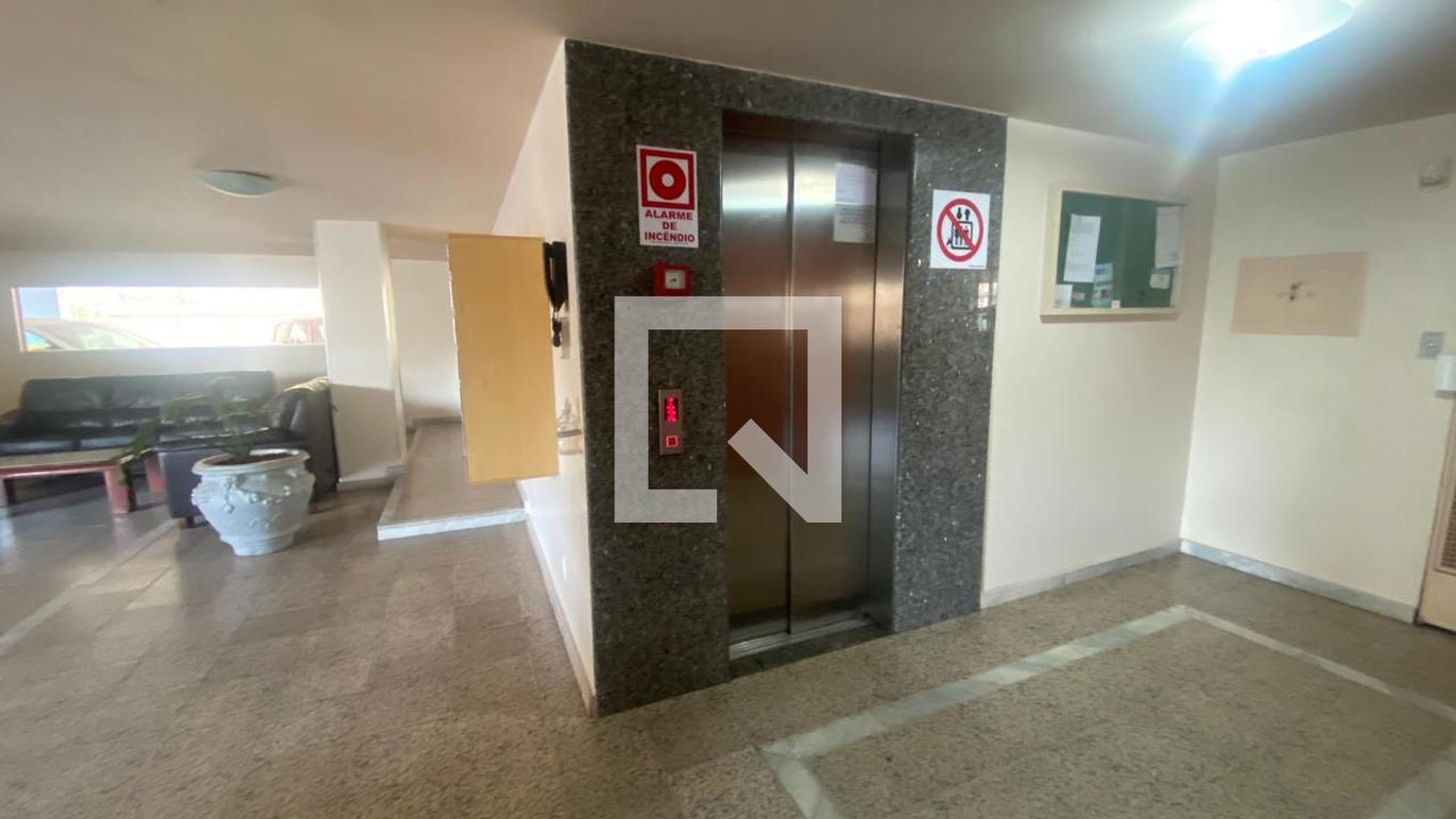 Elevador - Edifício Serra do Curral