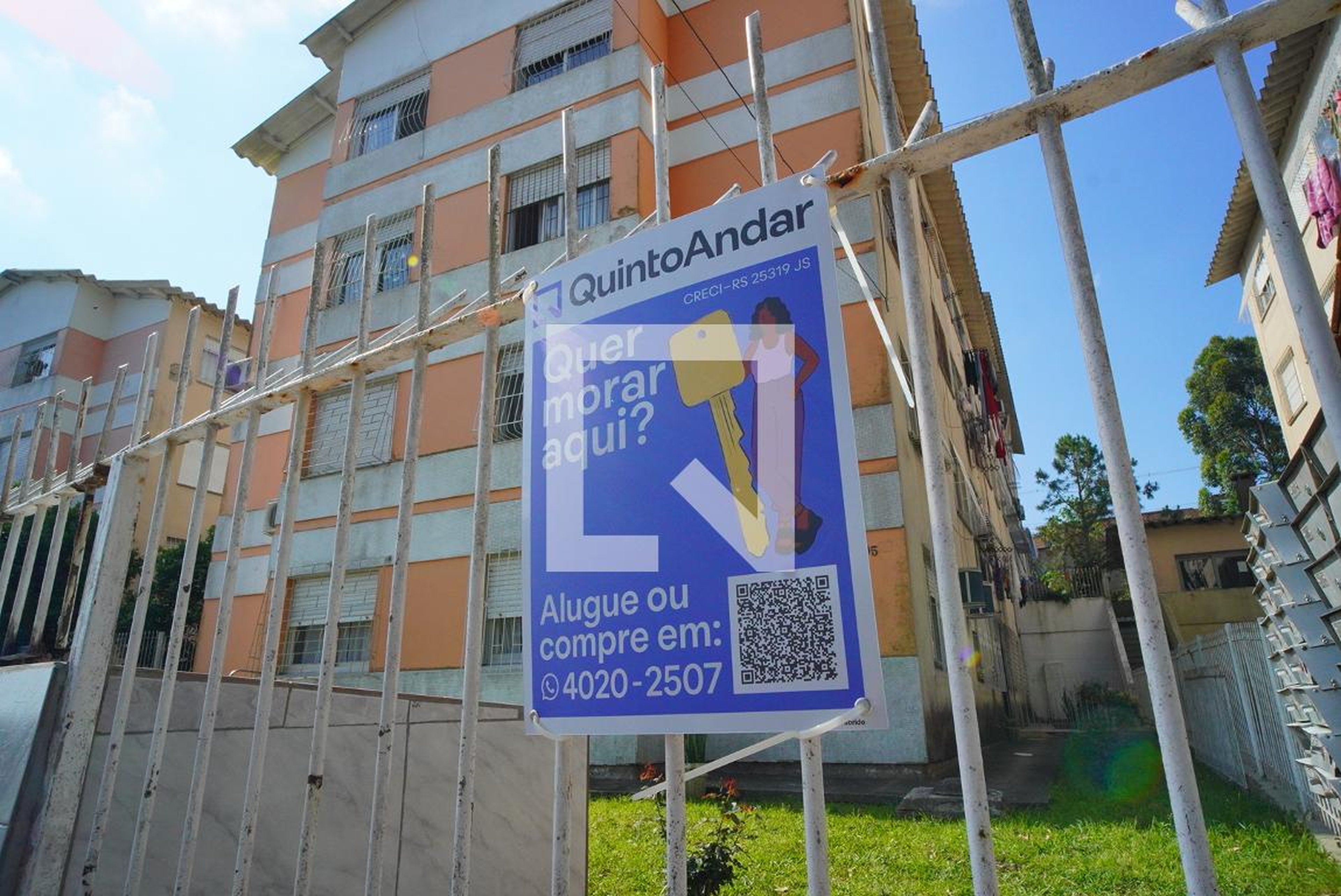 Fachada do Prédio Condomínio em Rua Carlos Estevão, 895