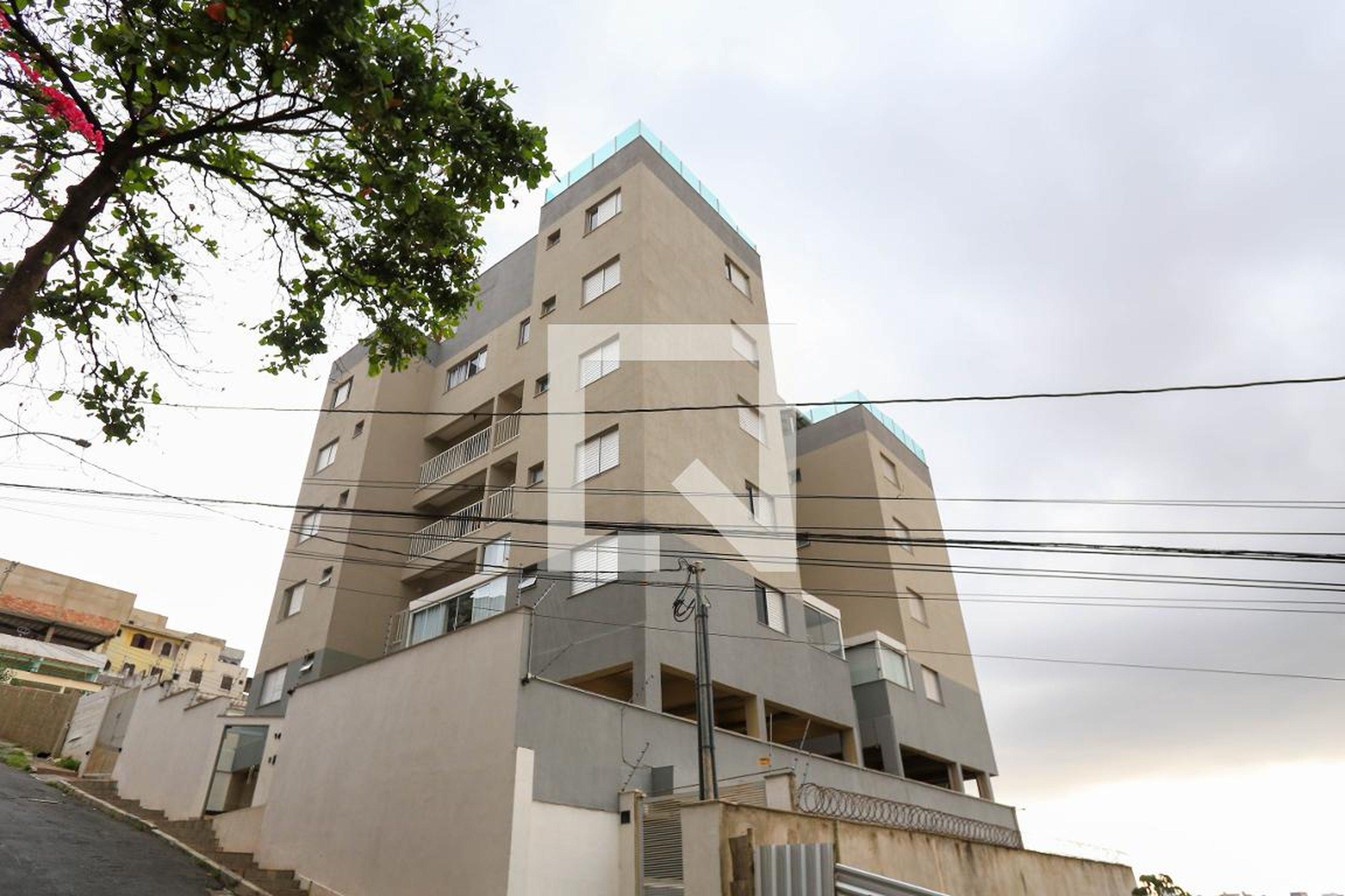 Fachada Condomínio em Rua Fluorina, 1600