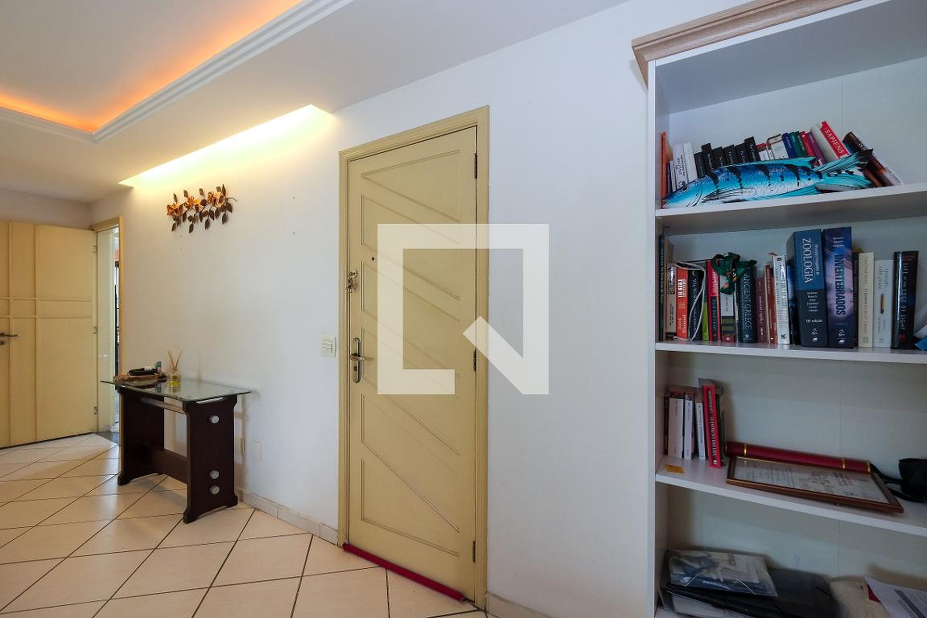 Entrada Condomínio em Rua Carmela Dutra, 76