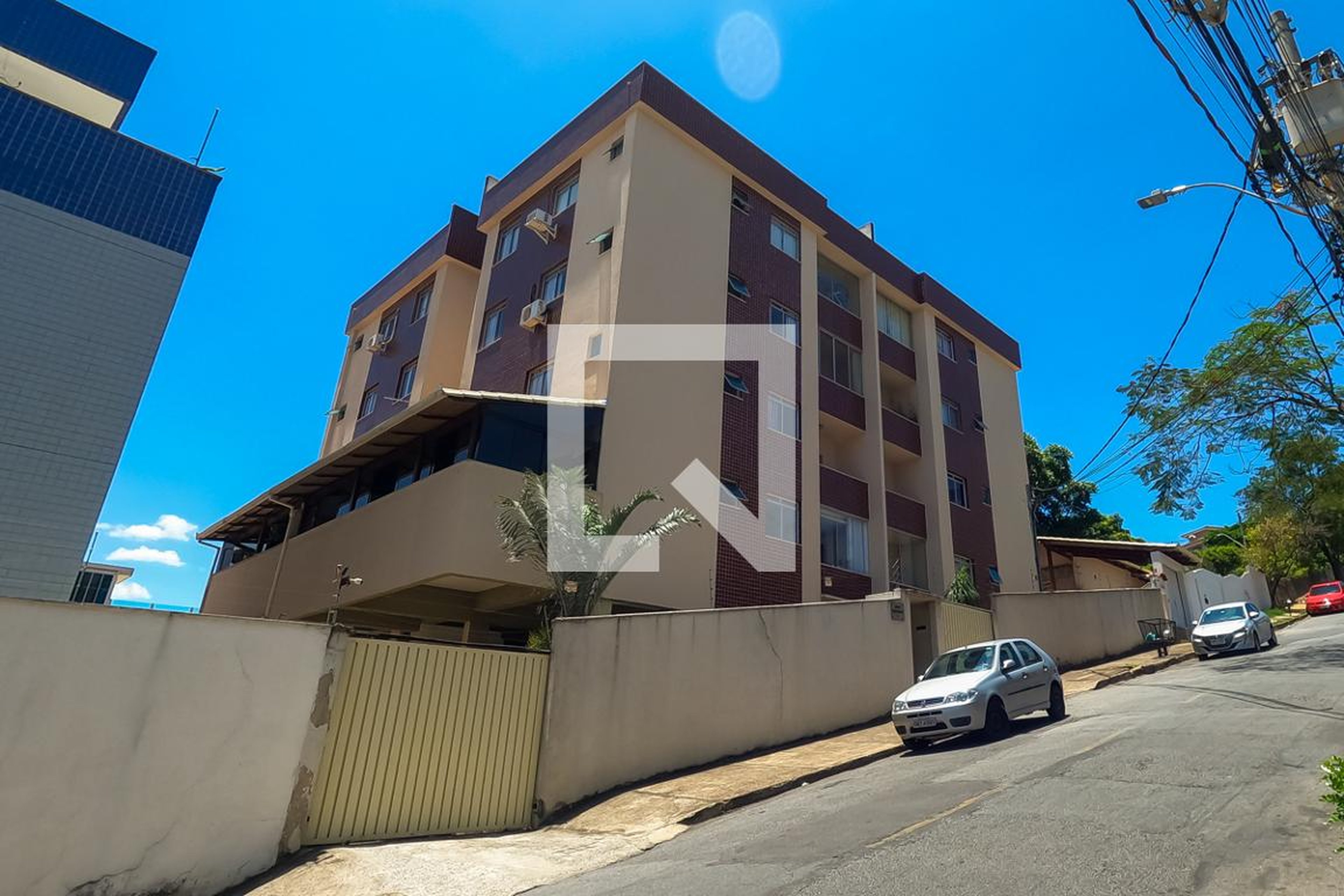 Fachada Condomínio em Rua Idalina Damásia, 99