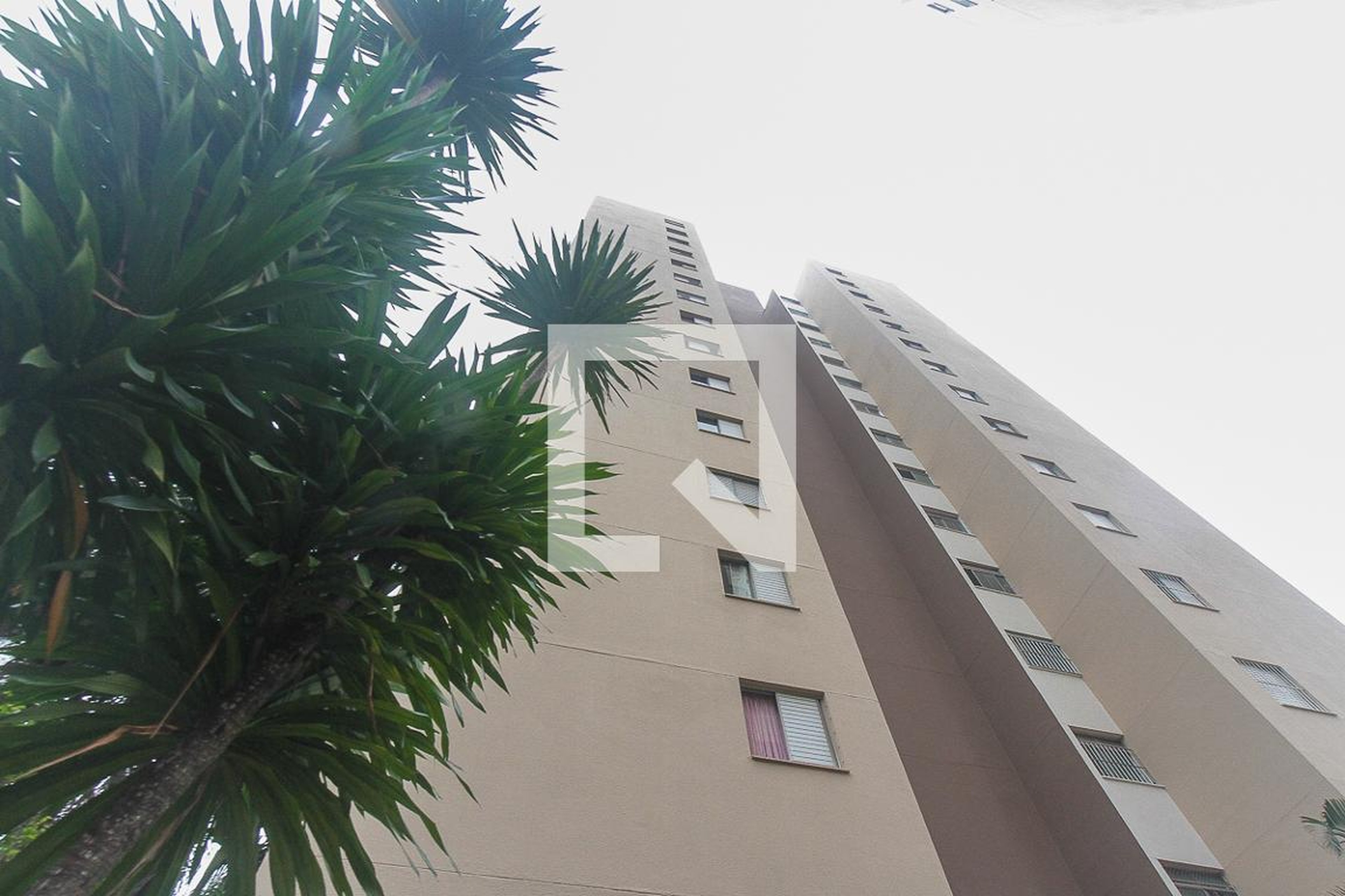 Fachada Condomínio em Rua Demerval da Fonseca, 352