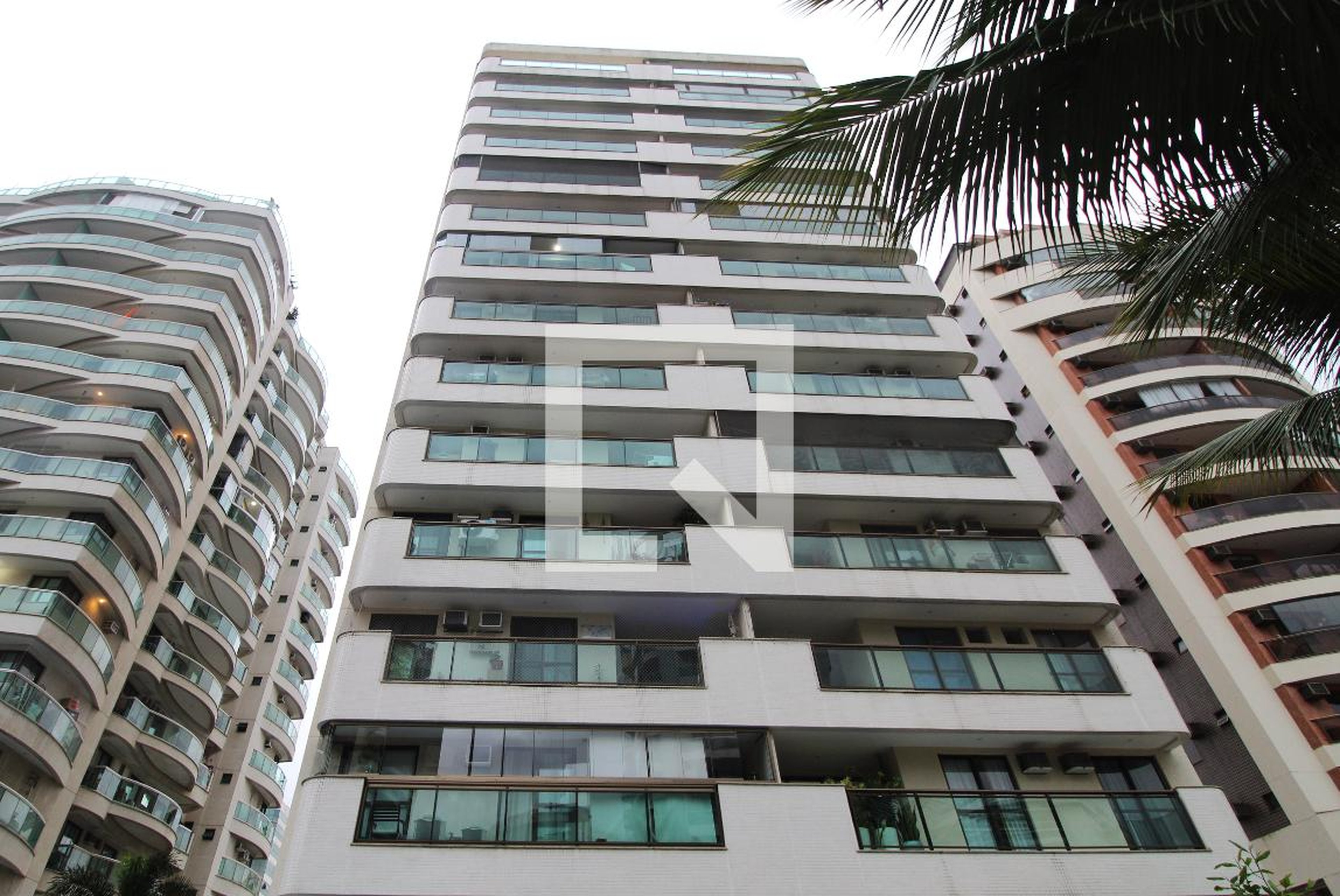 Fachada Condomínio em Rua Aroazes, 692