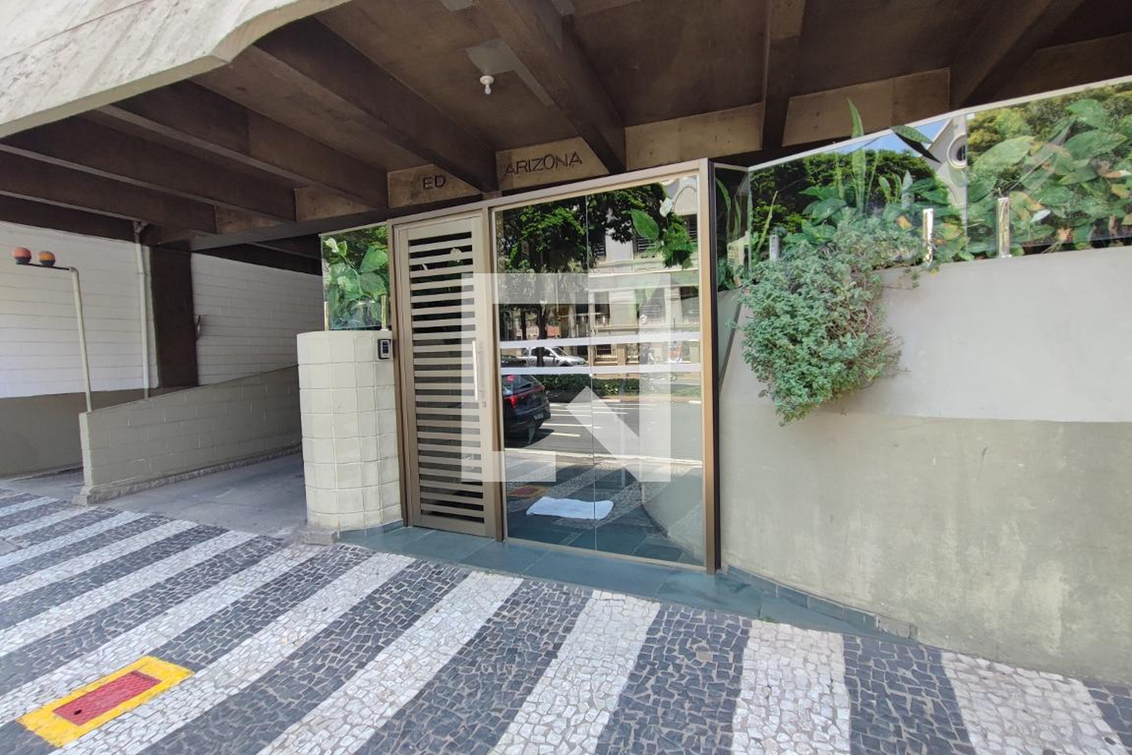 Fachada do Condomínio Condomínio Arizona