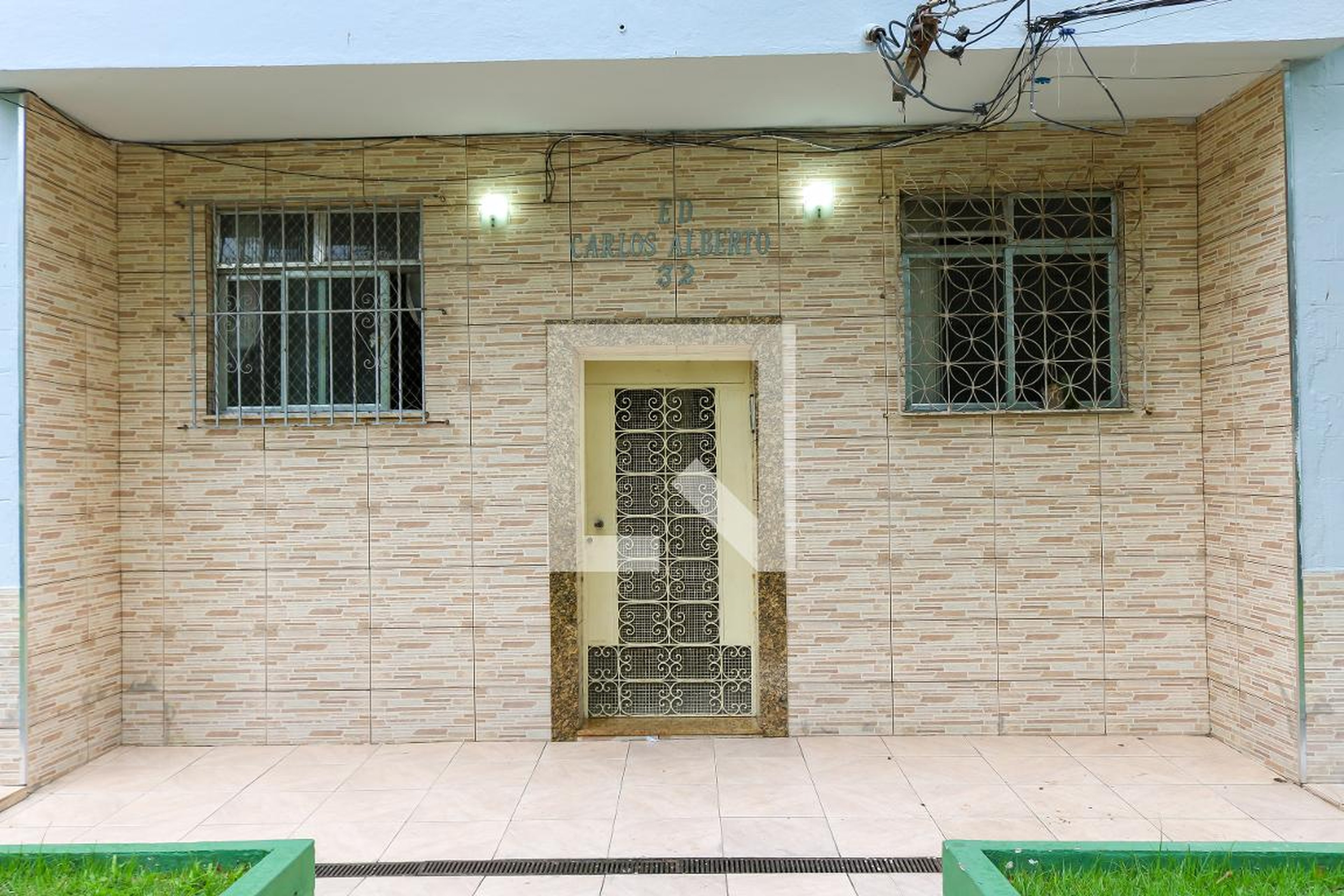 Fachada Condomínio em Rua Nilton de Oliveira, 32