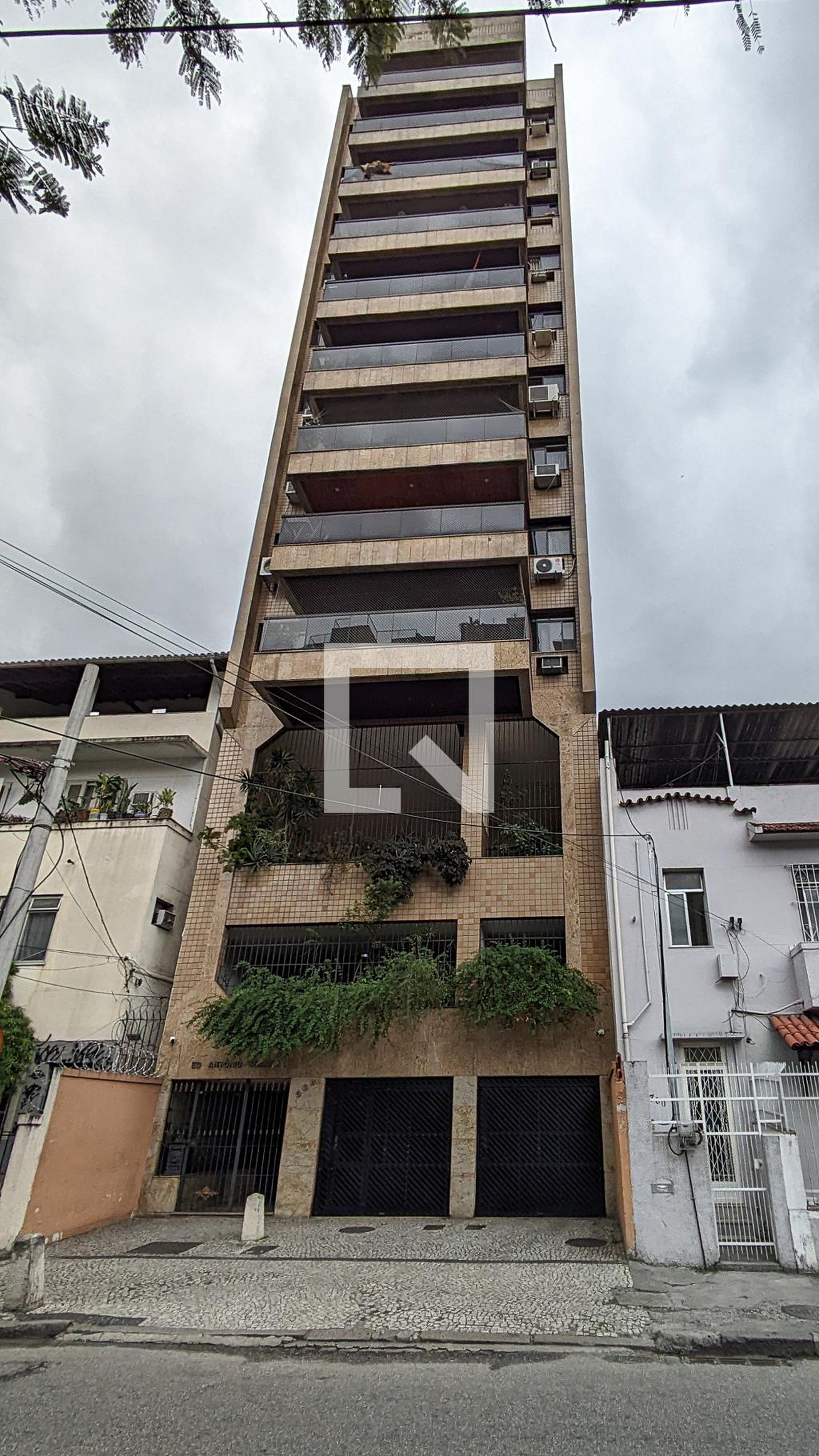 Fachada do Prédio Condomínio em Rua Maxwell, 364